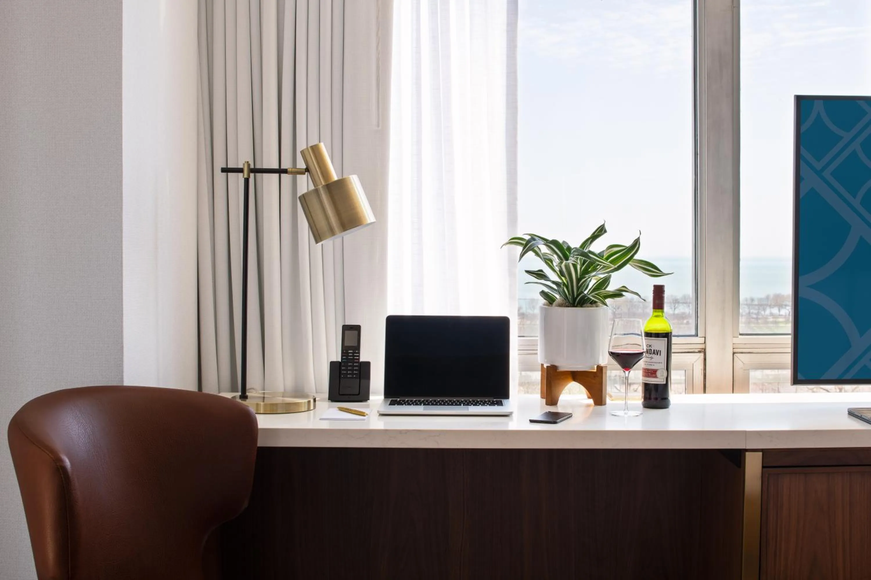 Bedroom in Le Meridien Essex Chicago