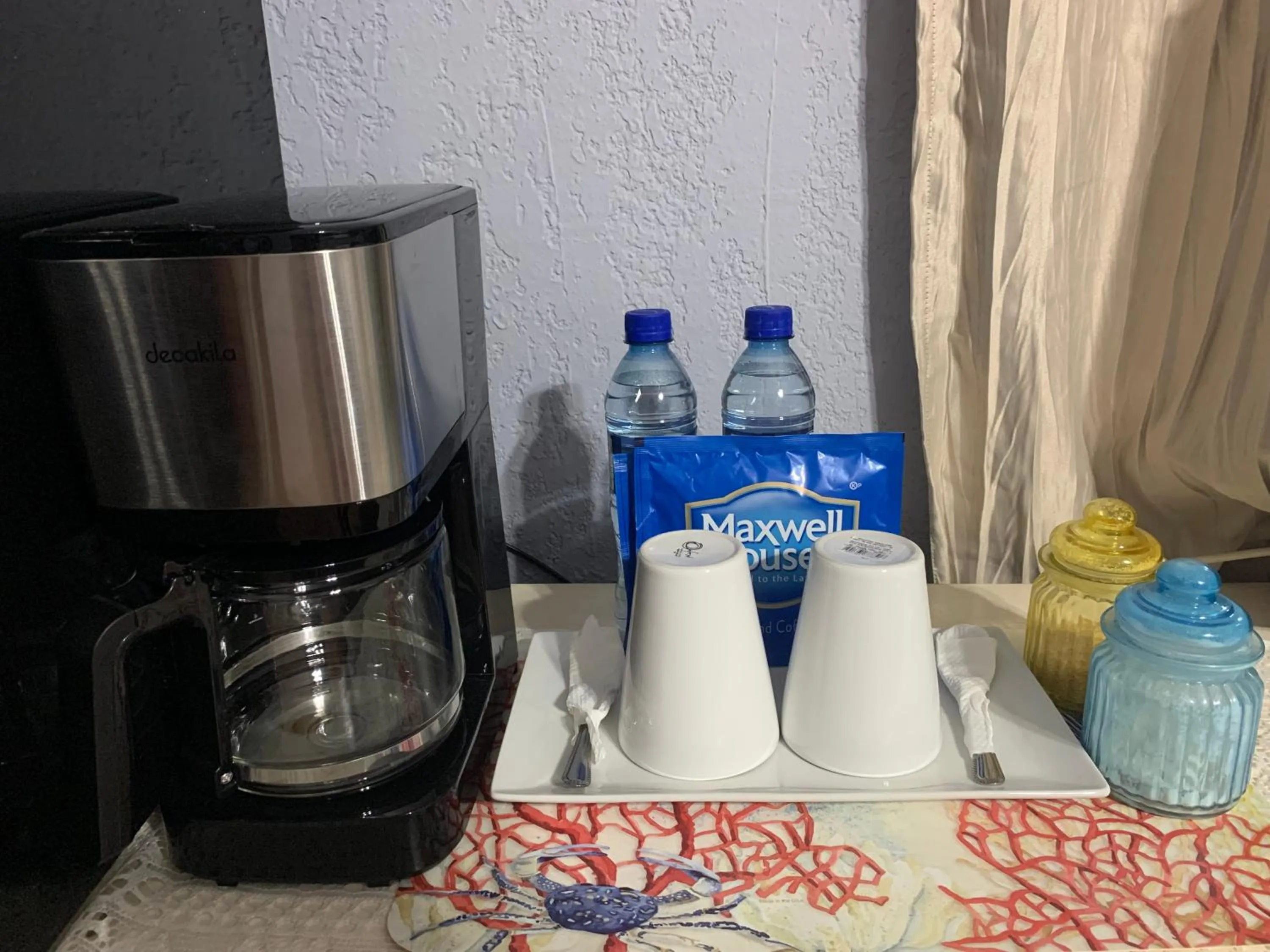 Coffee/tea facilities in Bonefish Hotel