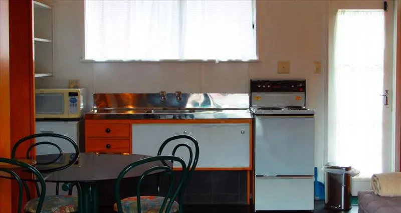 Kitchen or kitchenette in Vista Motor Lodge