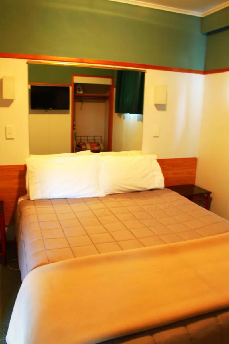 Bed in Vista Motor Lodge