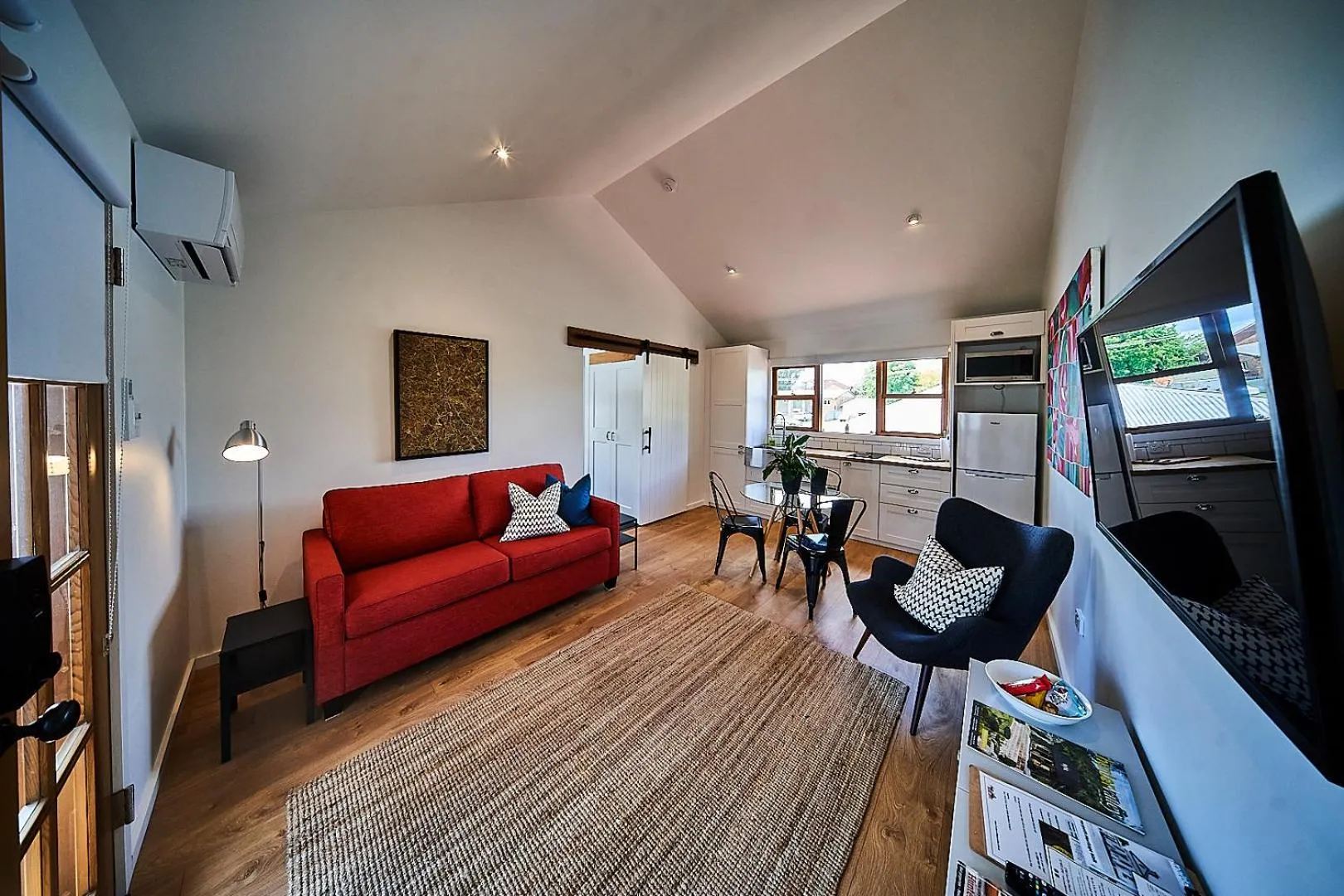 TV and multimedia in The Bronte Boutique Hotel