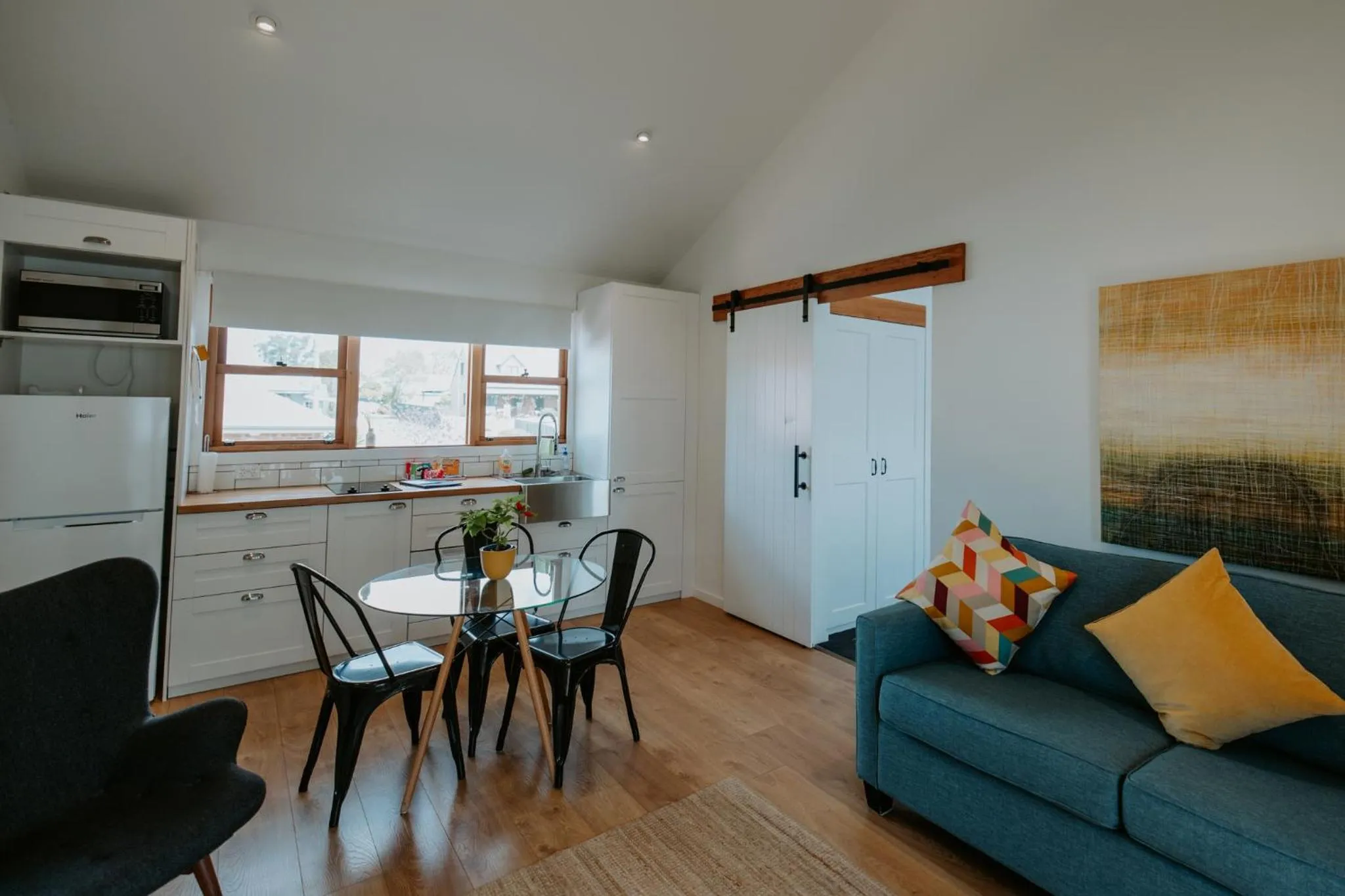 Kitchen or kitchenette in The Bronte Boutique Hotel