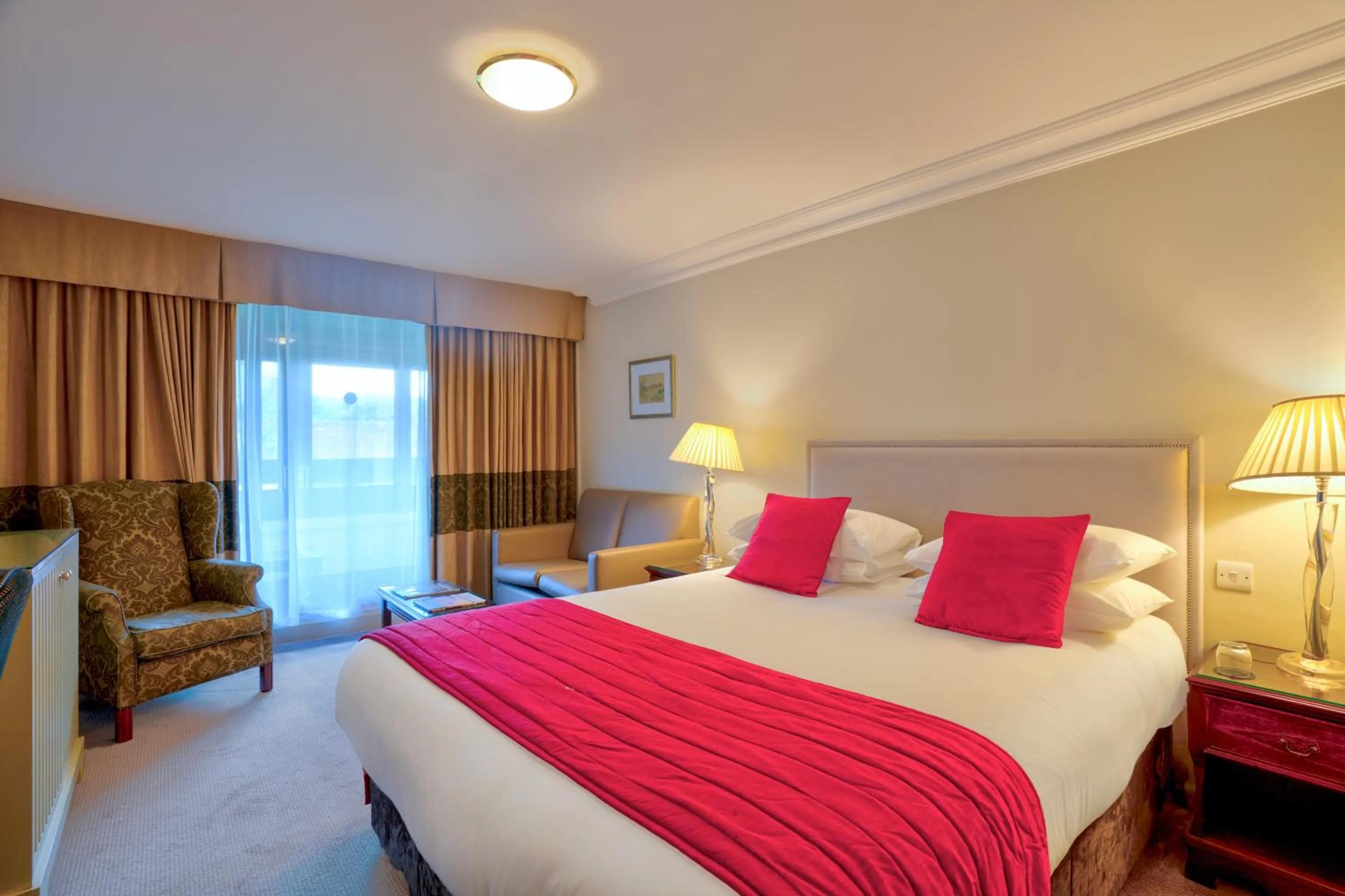 Bedroom, Bed in Sunday Box Hill Burford Bridge Hotel