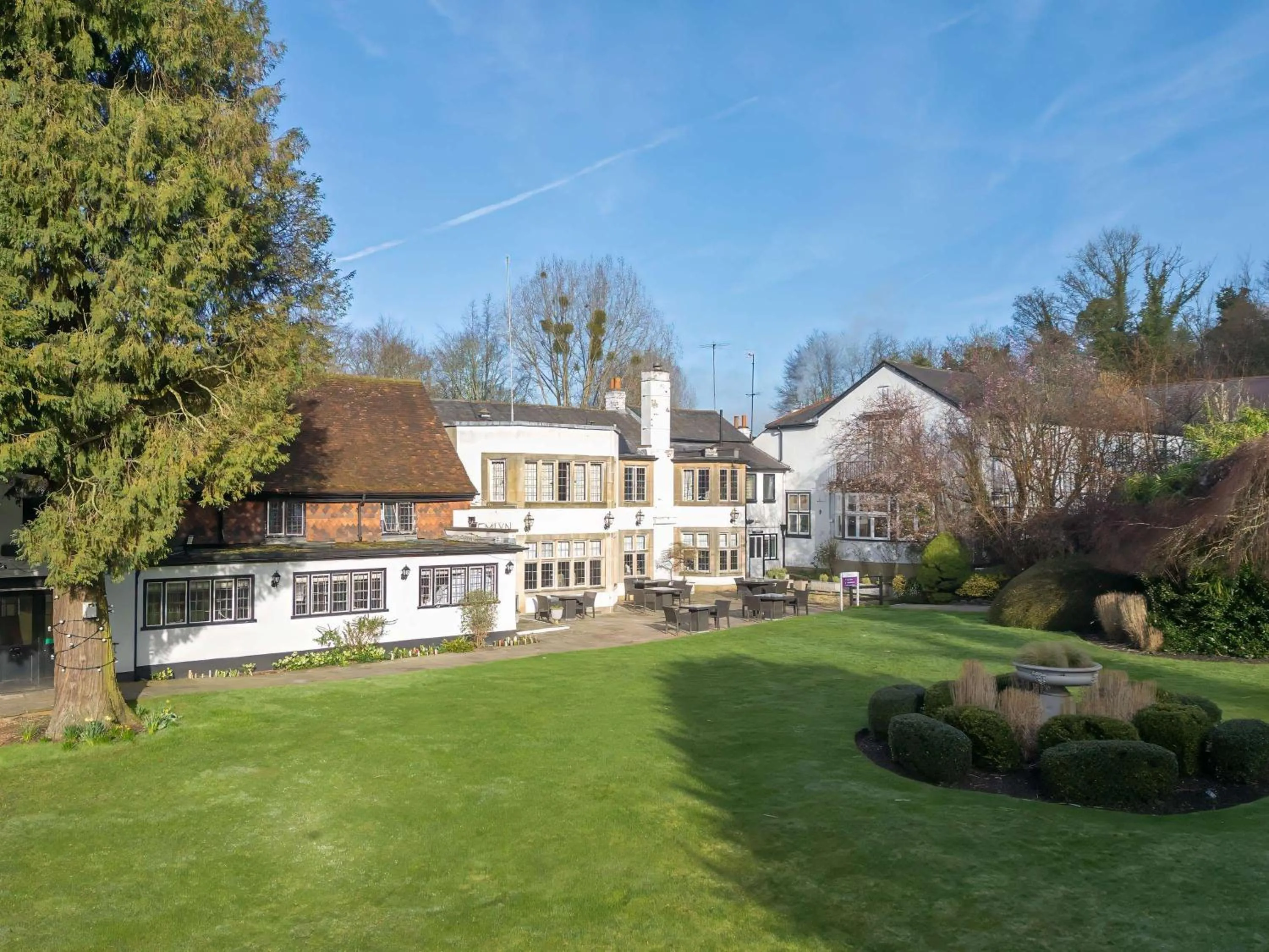 Property building in Sunday Box Hill Burford Bridge Hotel