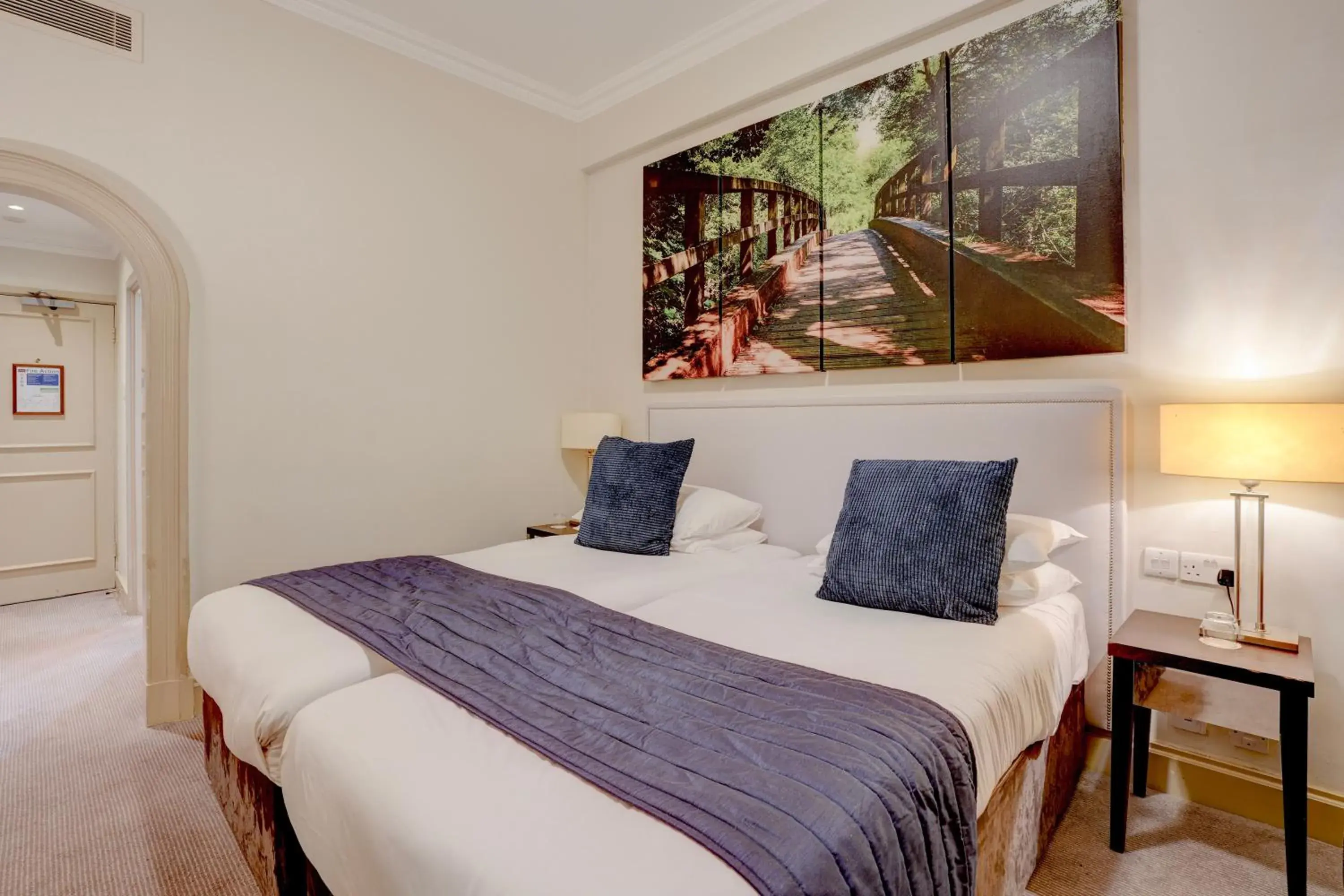 Classic Twin Room in Sunday Box Hill Burford Bridge Hotel Classic Twin Room in Sunday Box Hill Burford Bridge Hotel