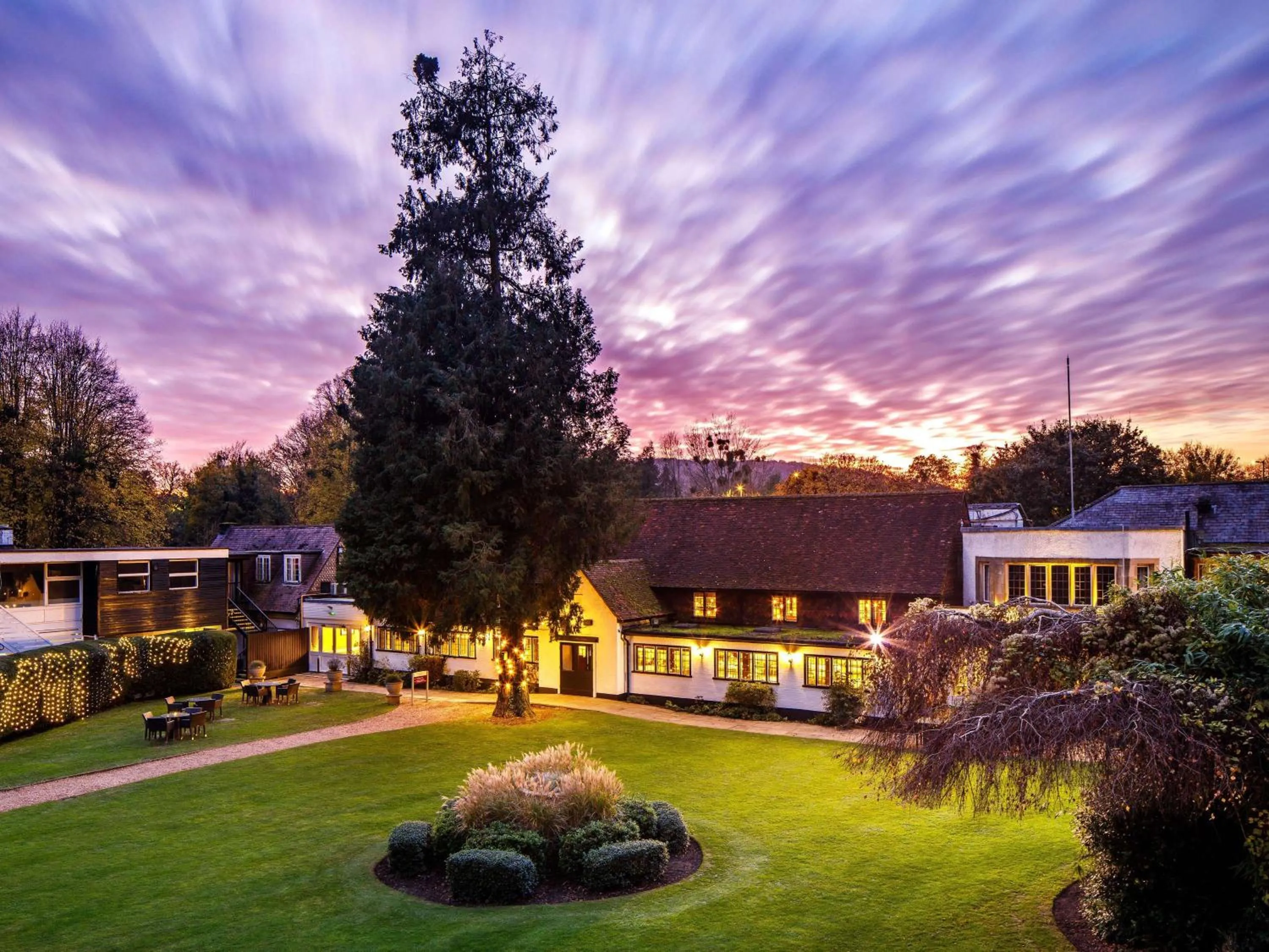 Property building in Sunday Box Hill Burford Bridge Hotel