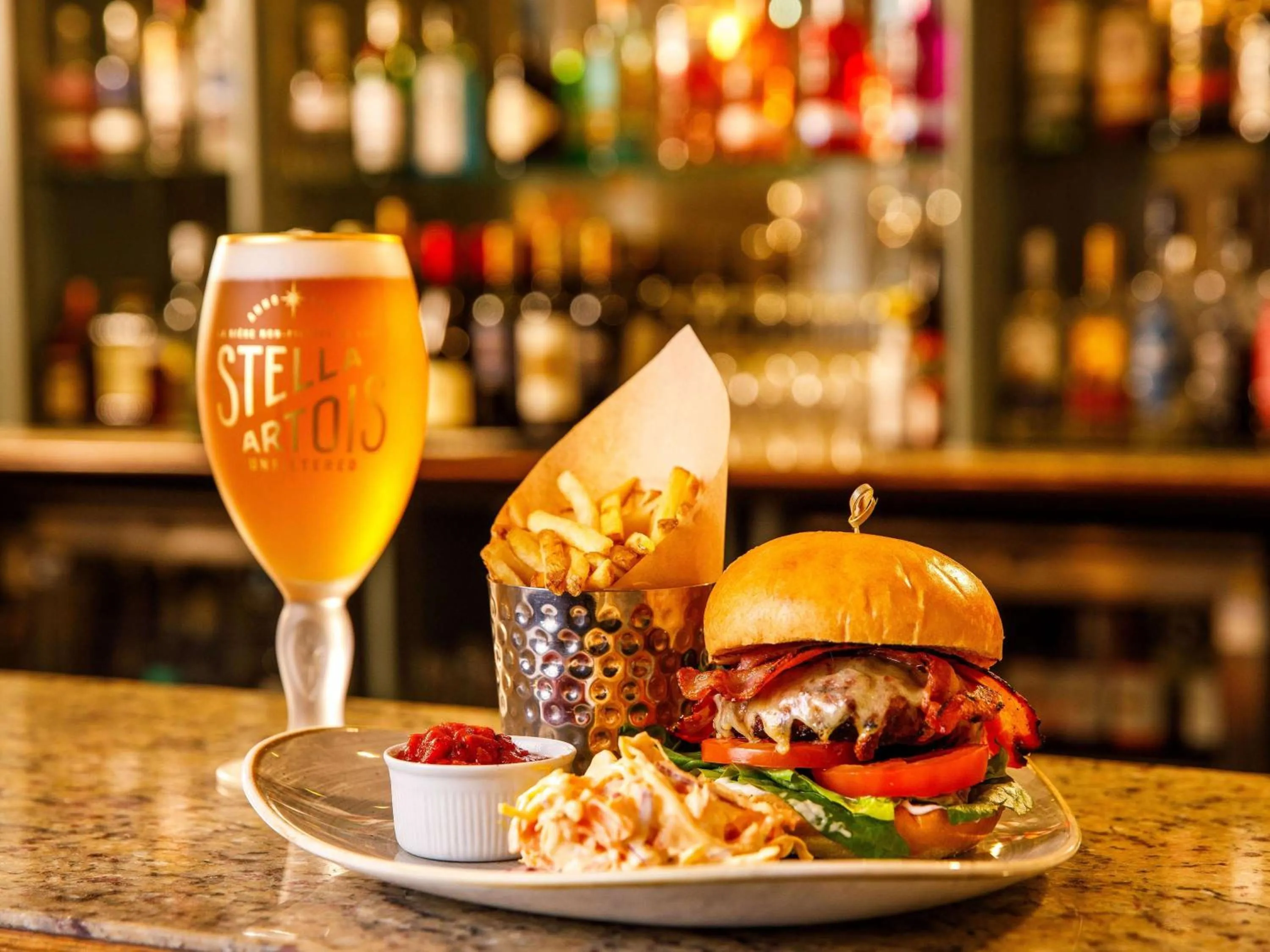 Lounge or bar in Sunday Box Hill Burford Bridge Hotel