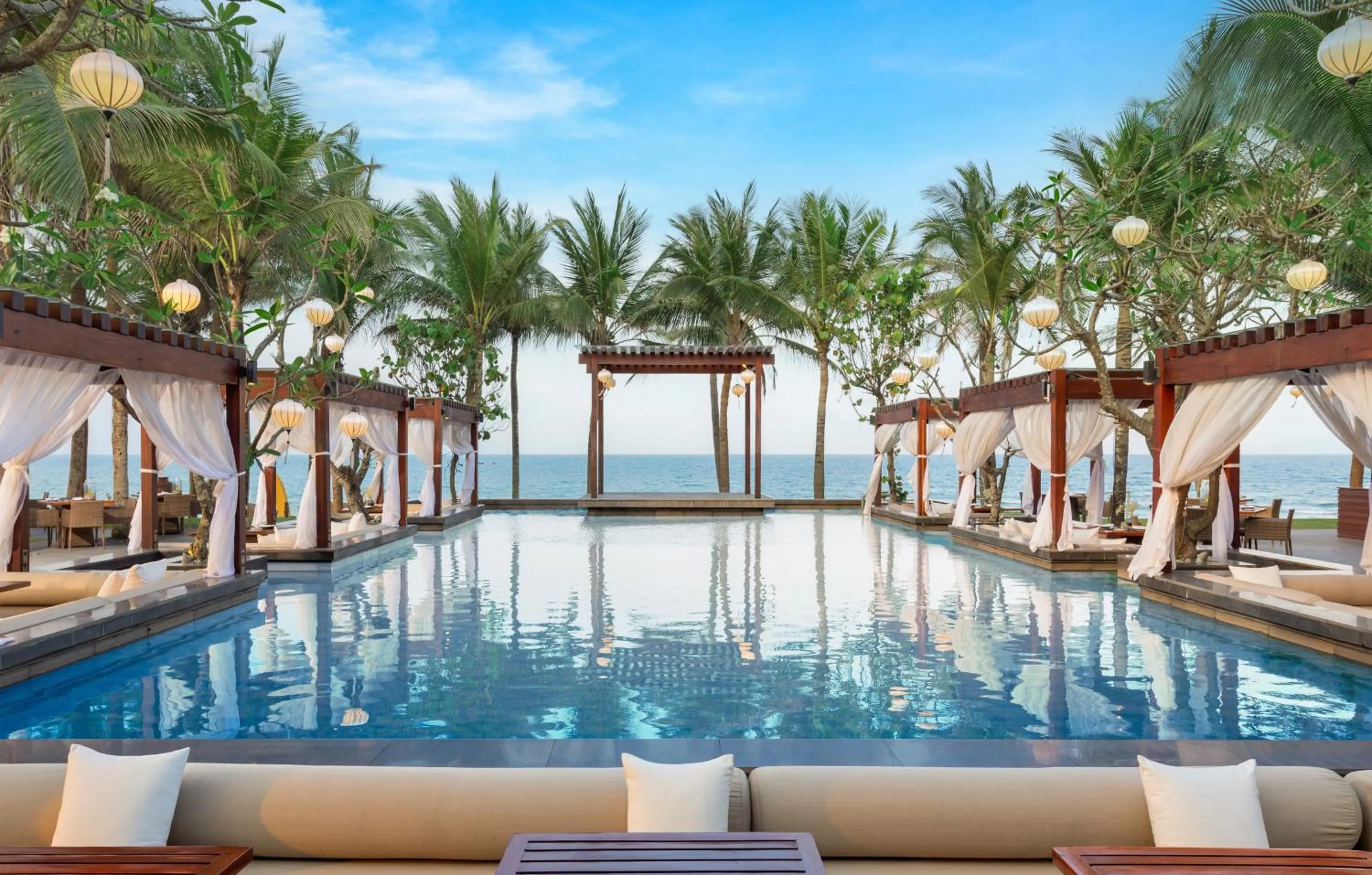 Restaurant/places to eat in Naman Retreat