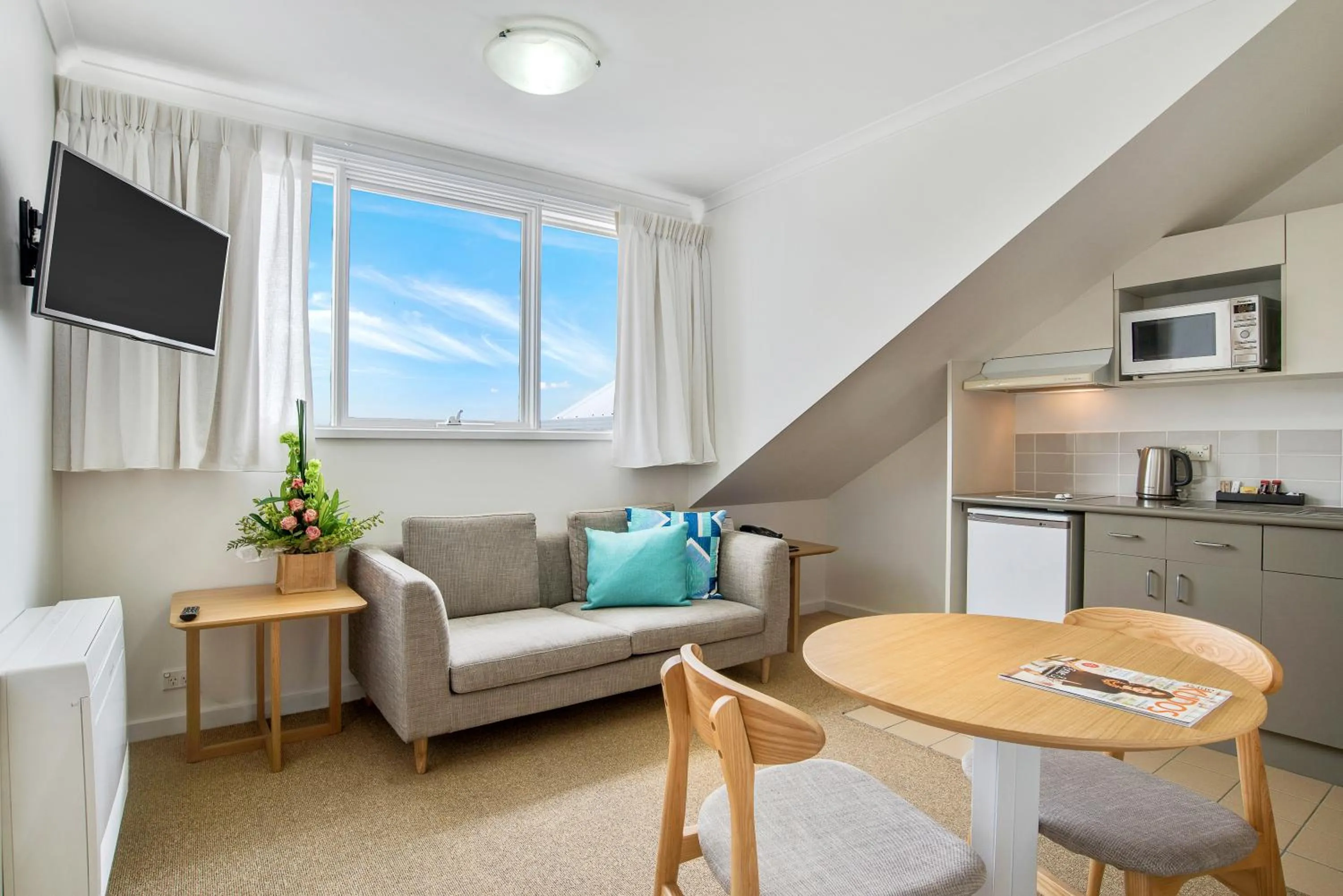 Kitchen or kitchenette in Aligned Corporate Residences Williamstown