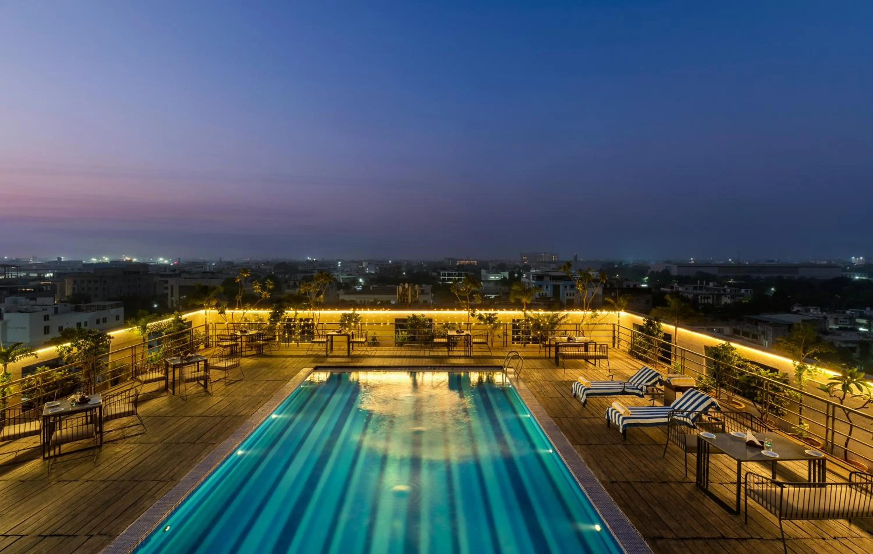 Swimming pool in Hotel Marigold Jaipur