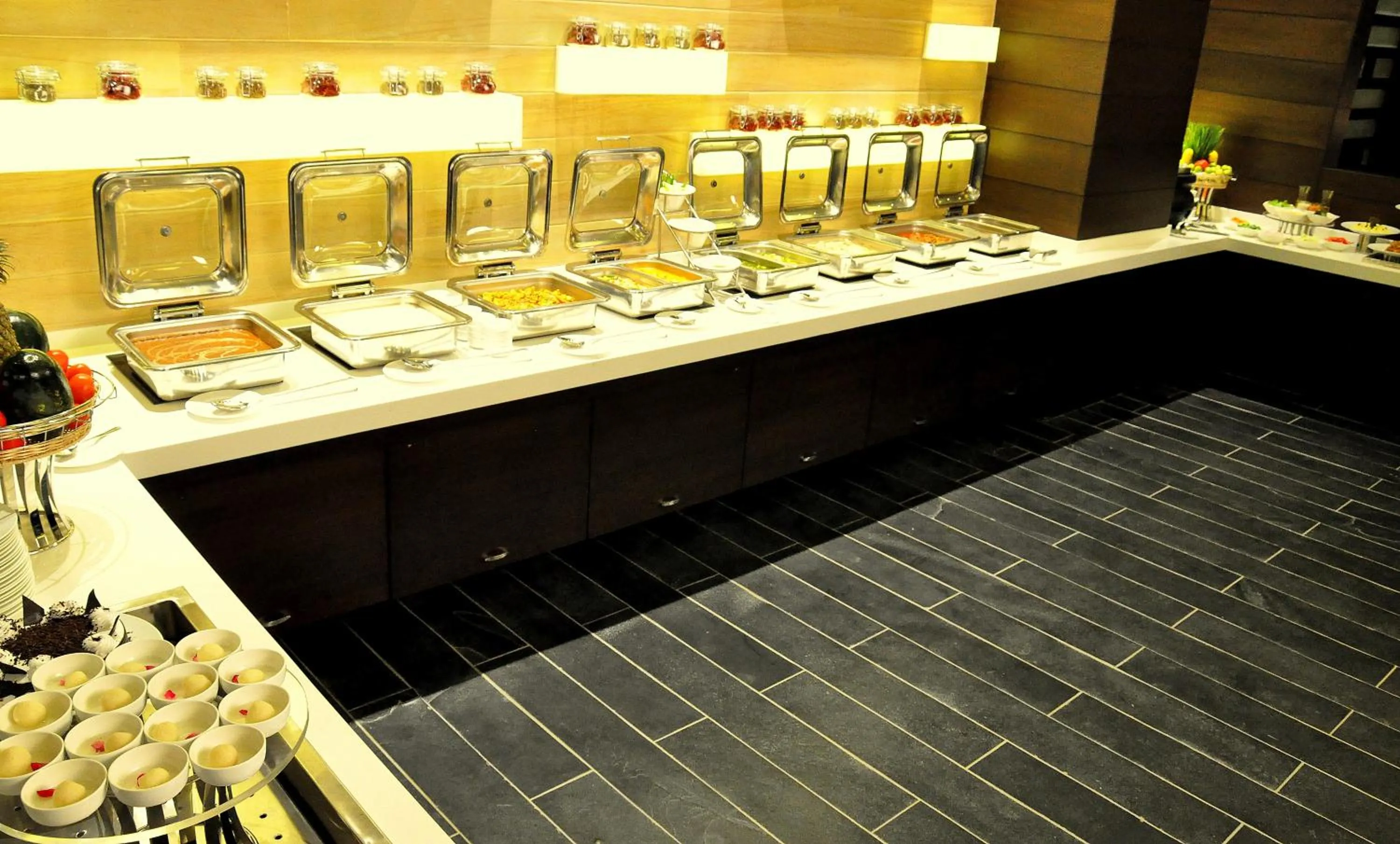 Restaurant/places to eat in Hotel Marigold Jaipur