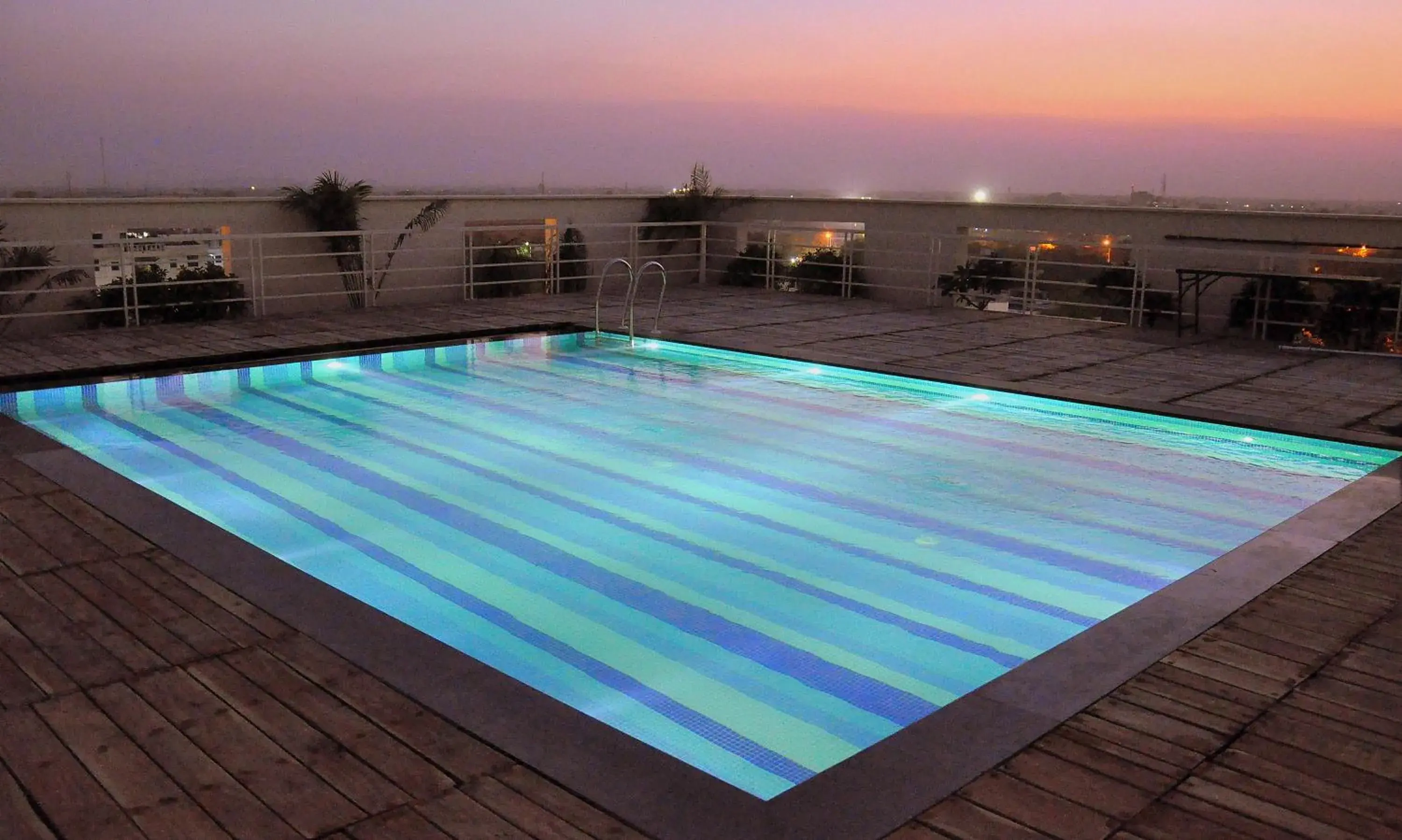 Swimming pool in Hotel Marigold Jaipur Swimming pool in Hotel Marigold Jaipur