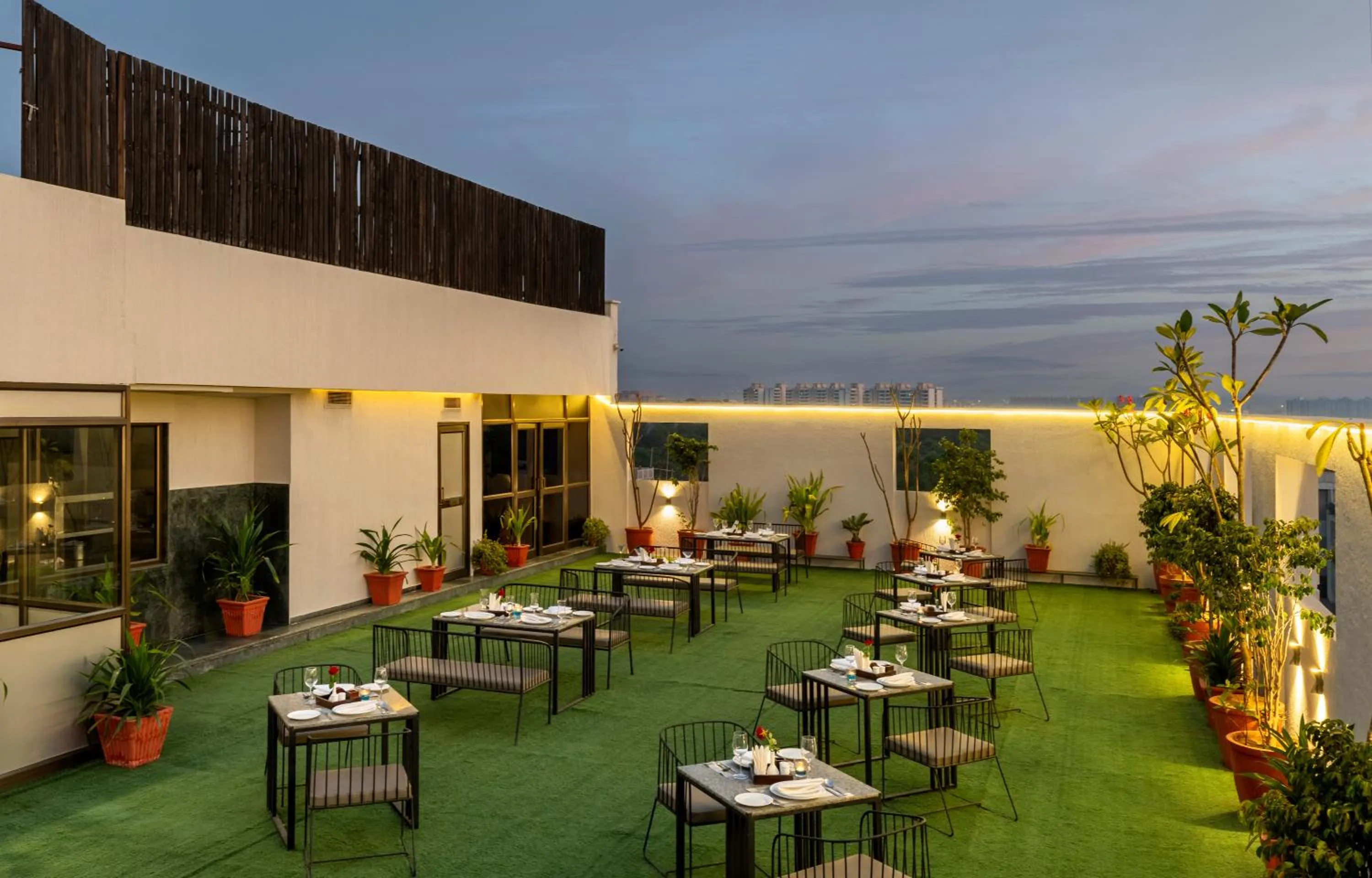Restaurant/places to eat in Hotel Marigold Jaipur
