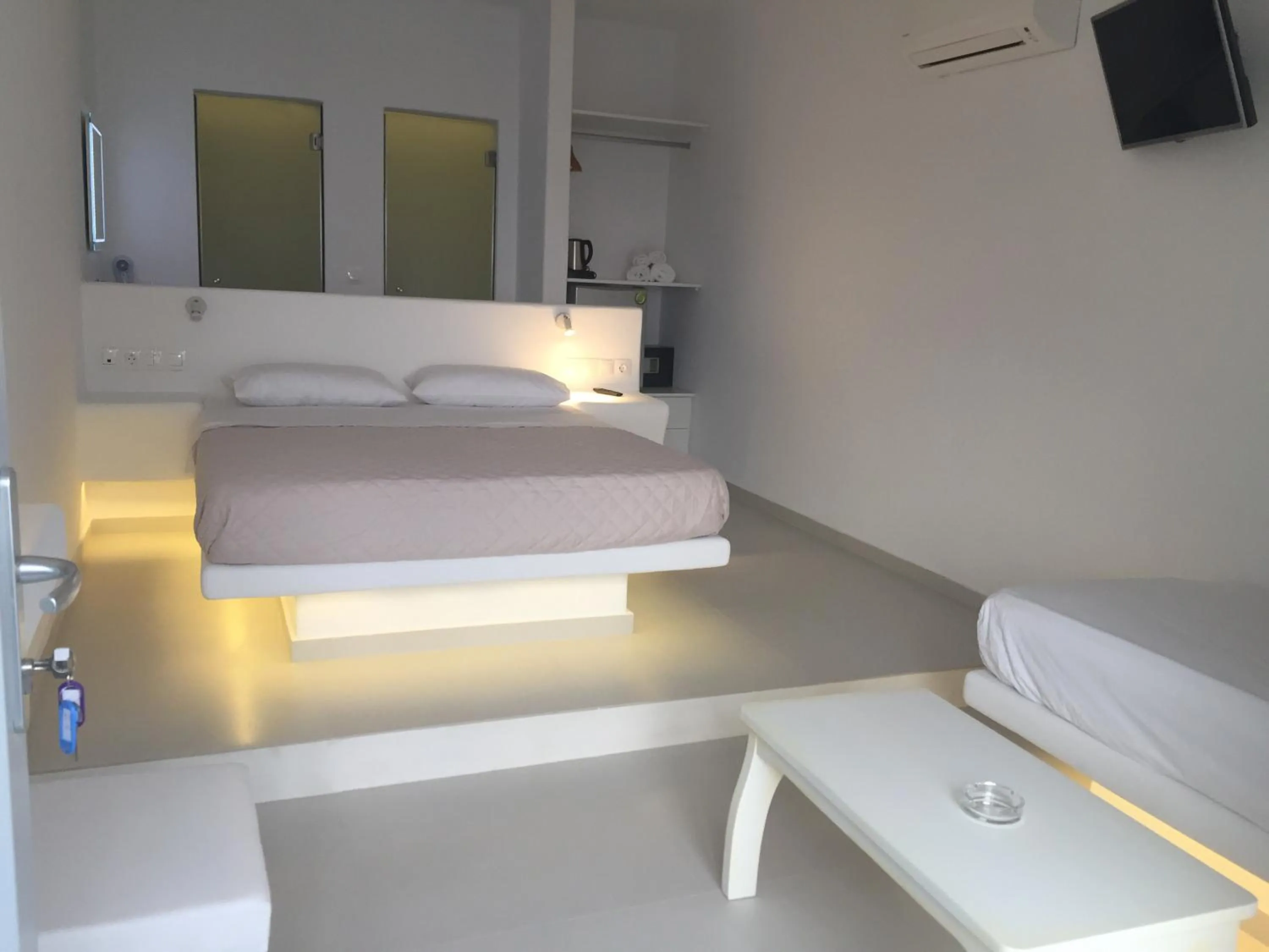 Photo of the whole room, Bed in Manolia View Mykonos
