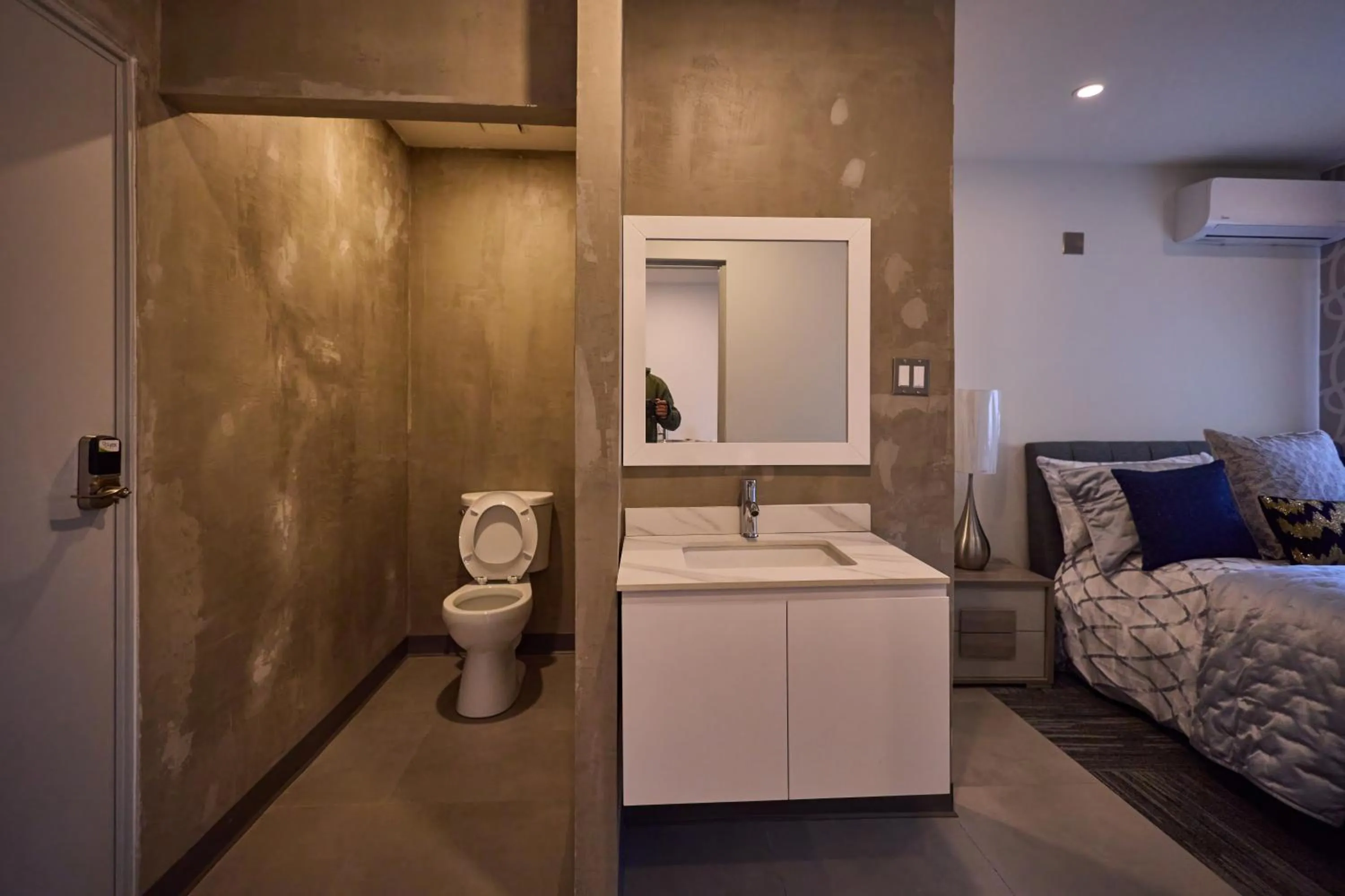 Standard Queen Room in Ola Boutique Hotel