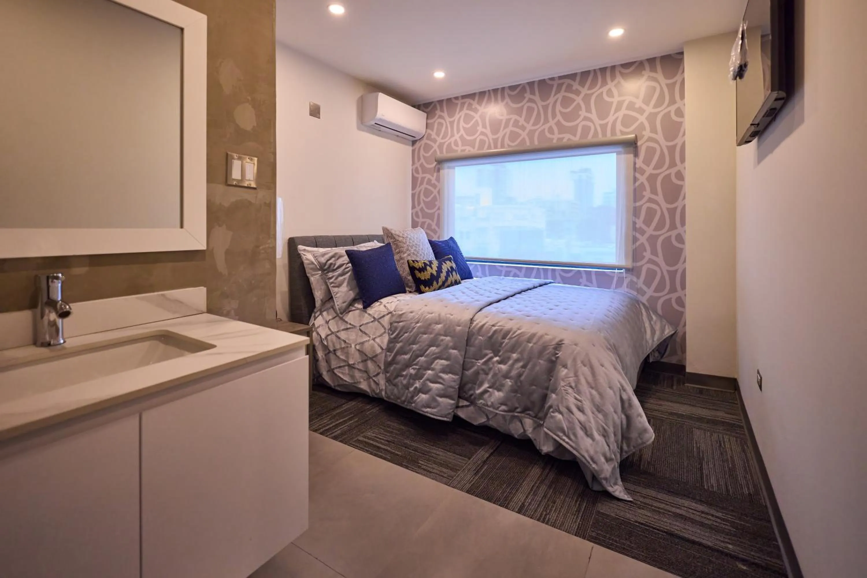 Standard Queen Room in Ola Boutique Hotel