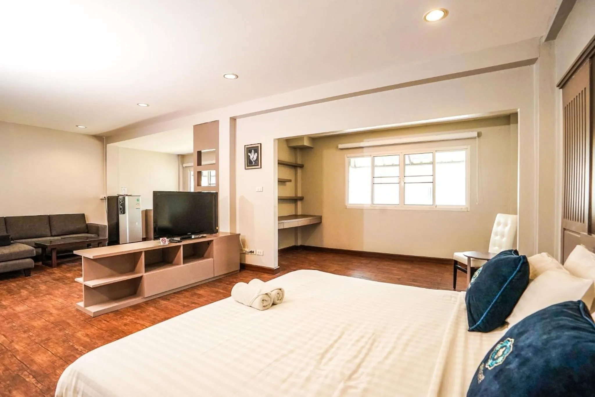 Photo of the whole room, Bed in Blue cafe Apartments