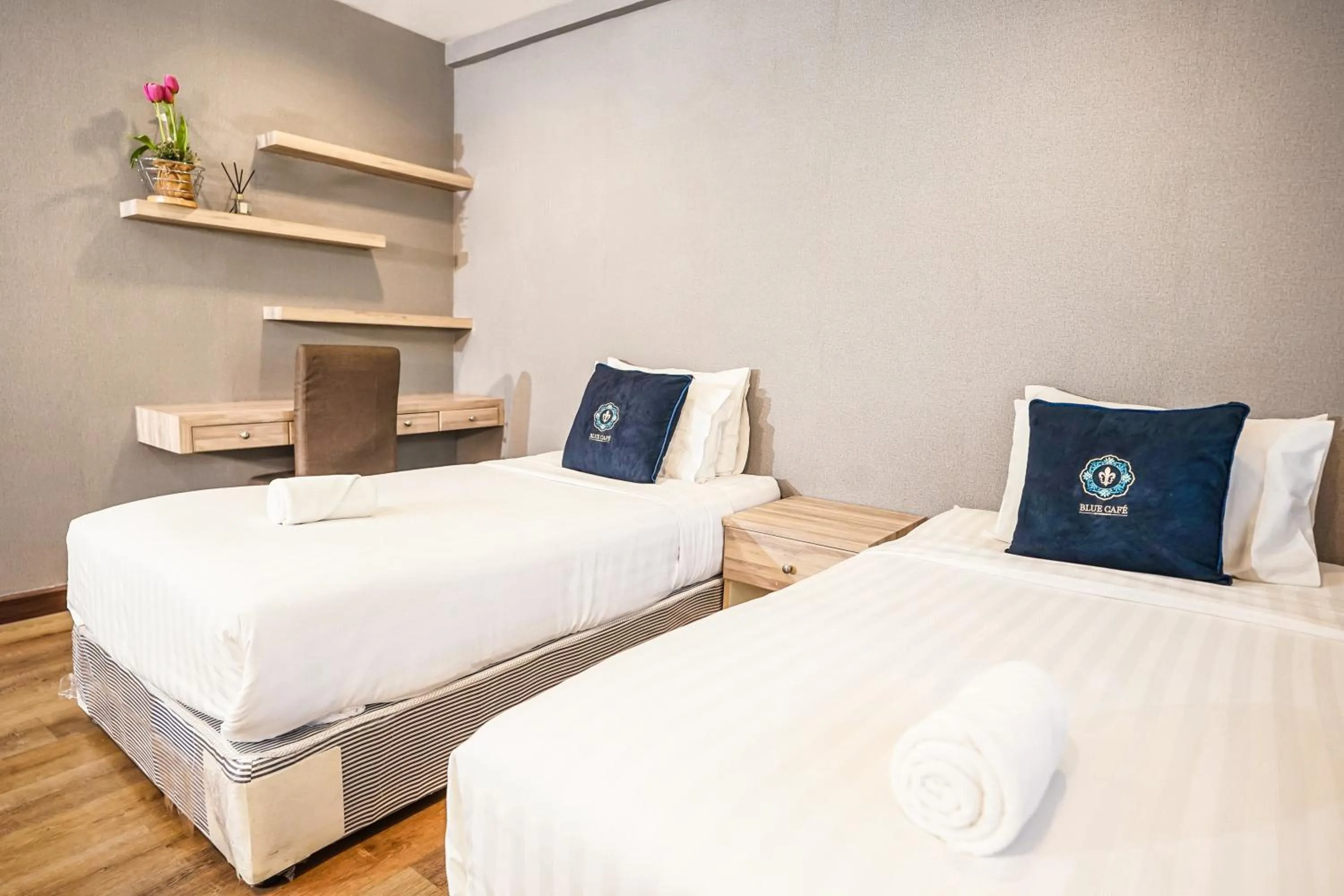 Bed in Blue cafe Apartments