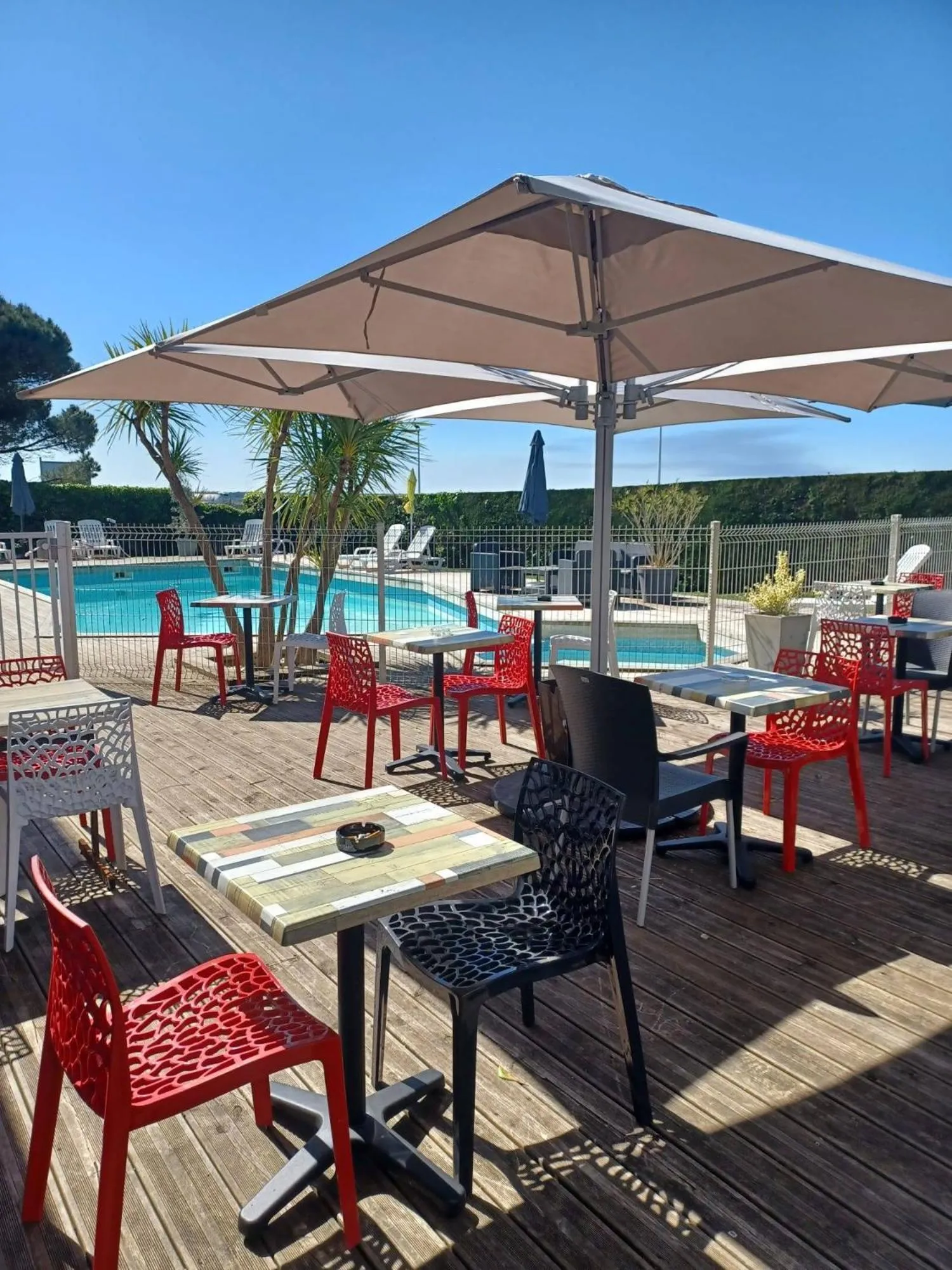 Patio in Logis Hôtel L'Air Marin