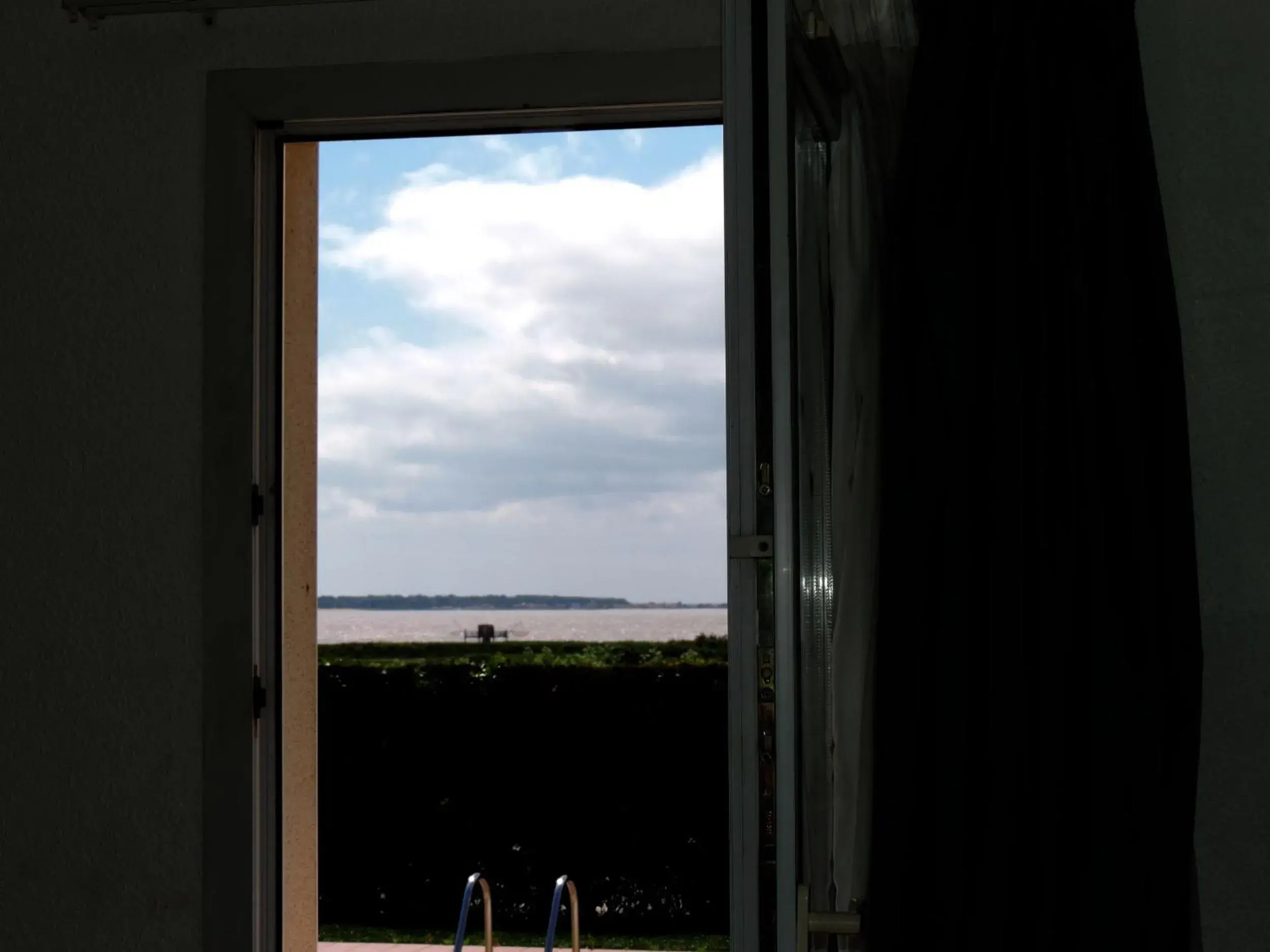 Pool view in Logis Hôtel L'Air Marin Pool view in Logis Hôtel L'Air Marin