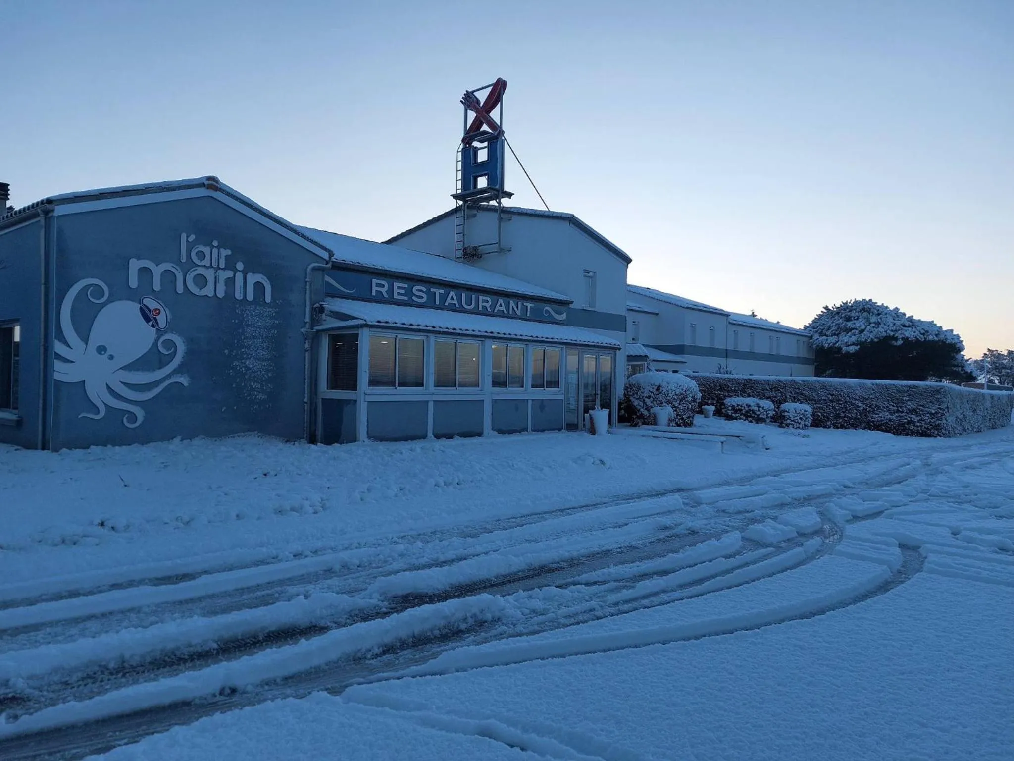 Restaurant/places to eat in Logis Hôtel L'Air Marin