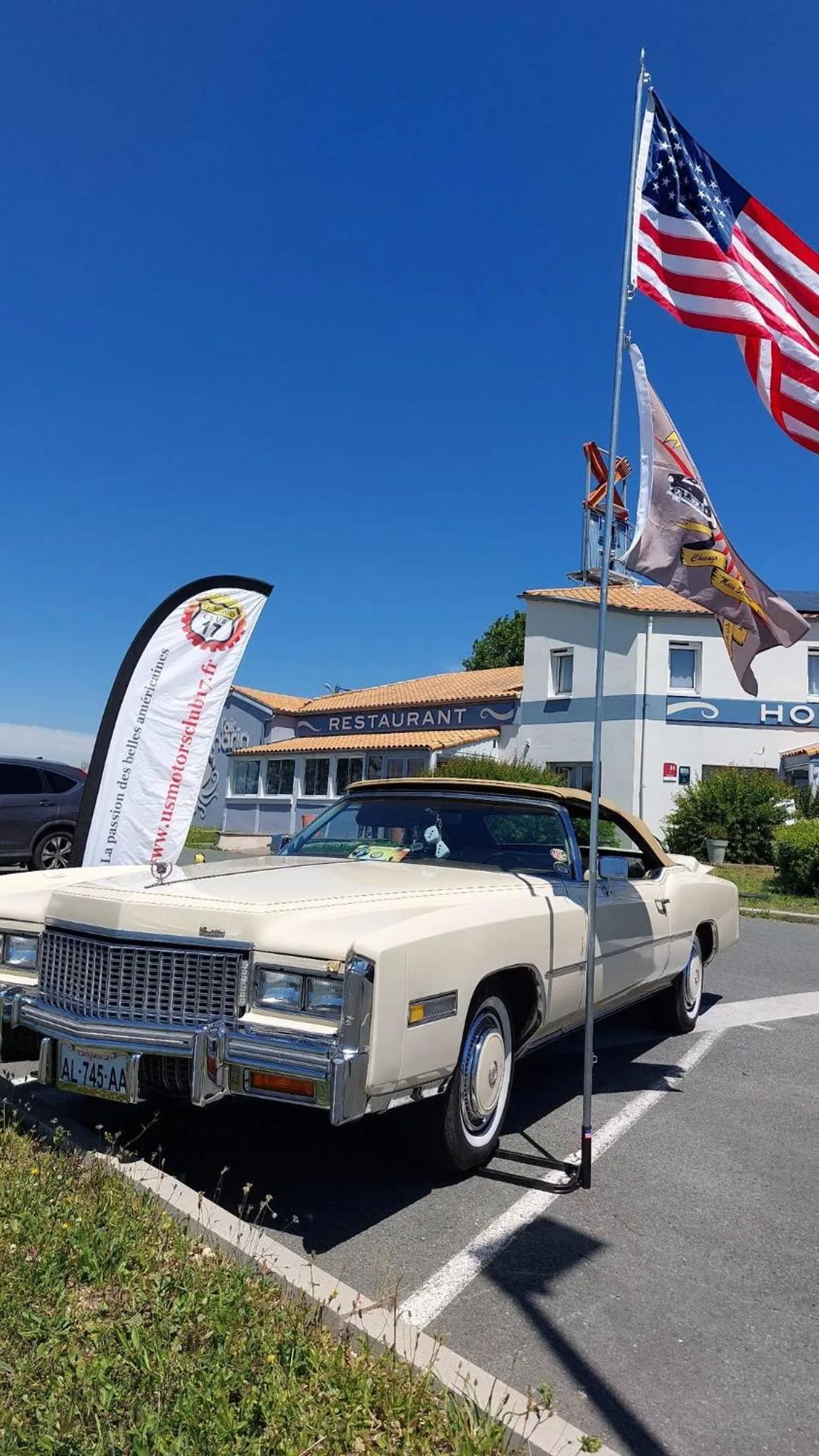 Evening entertainment in Logis Hôtel L'Air Marin