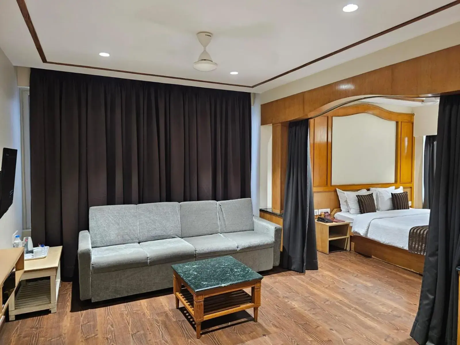 Bedroom, Bed in Mount Manor Bedroom, Bed in Mount Manor