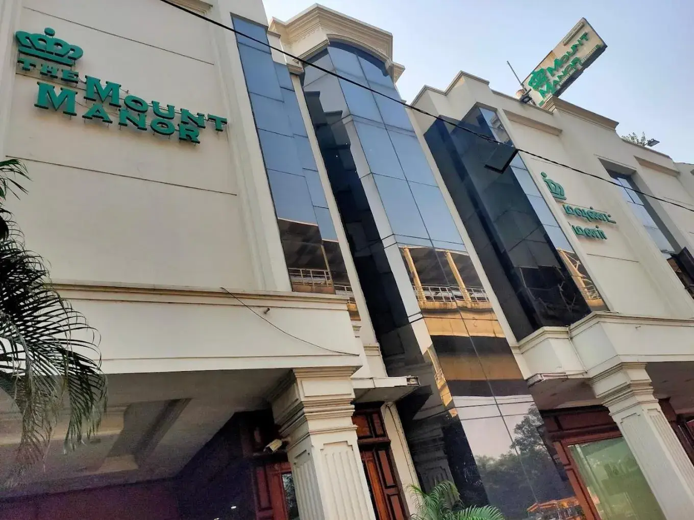 Property building in Mount Manor Property building in Mount Manor