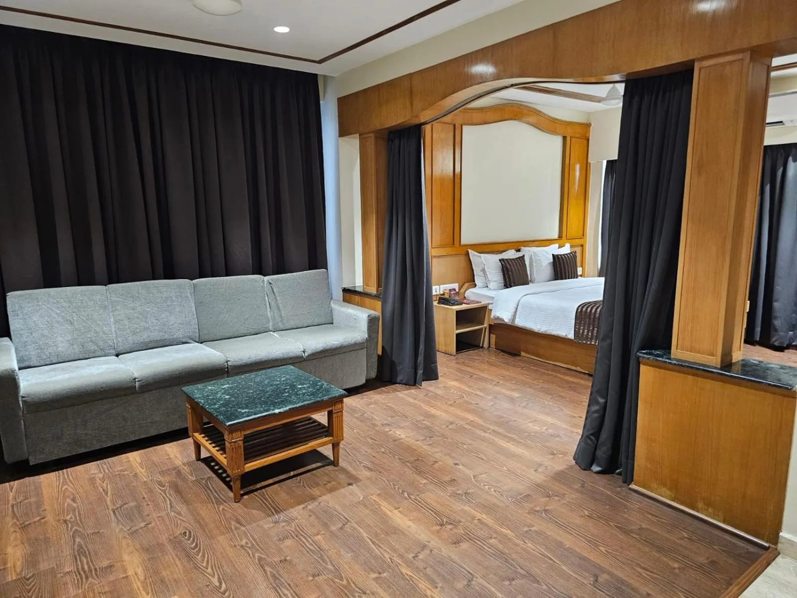 Bedroom, Bed in Mount Manor