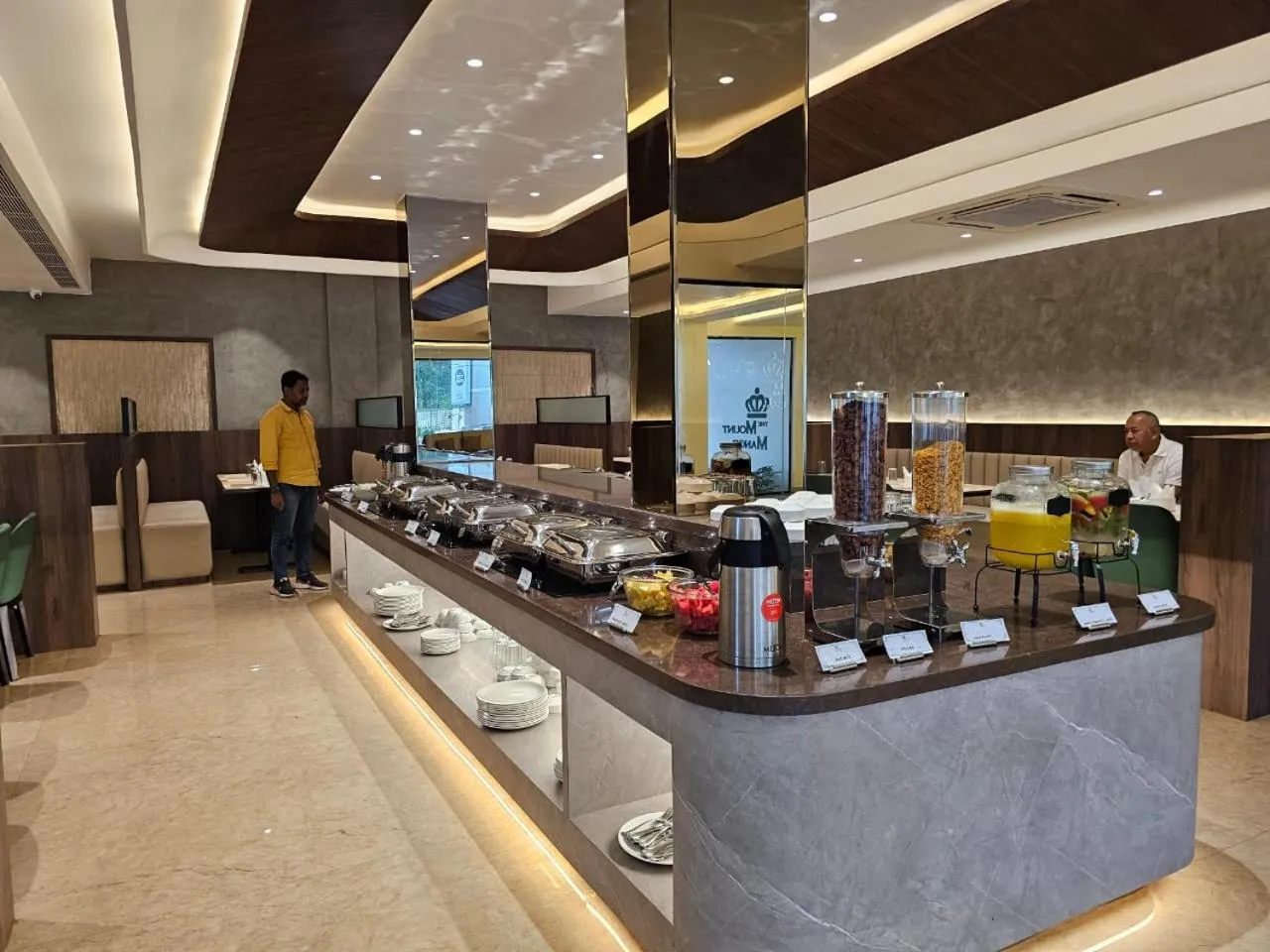 Restaurant/places to eat in Mount Manor