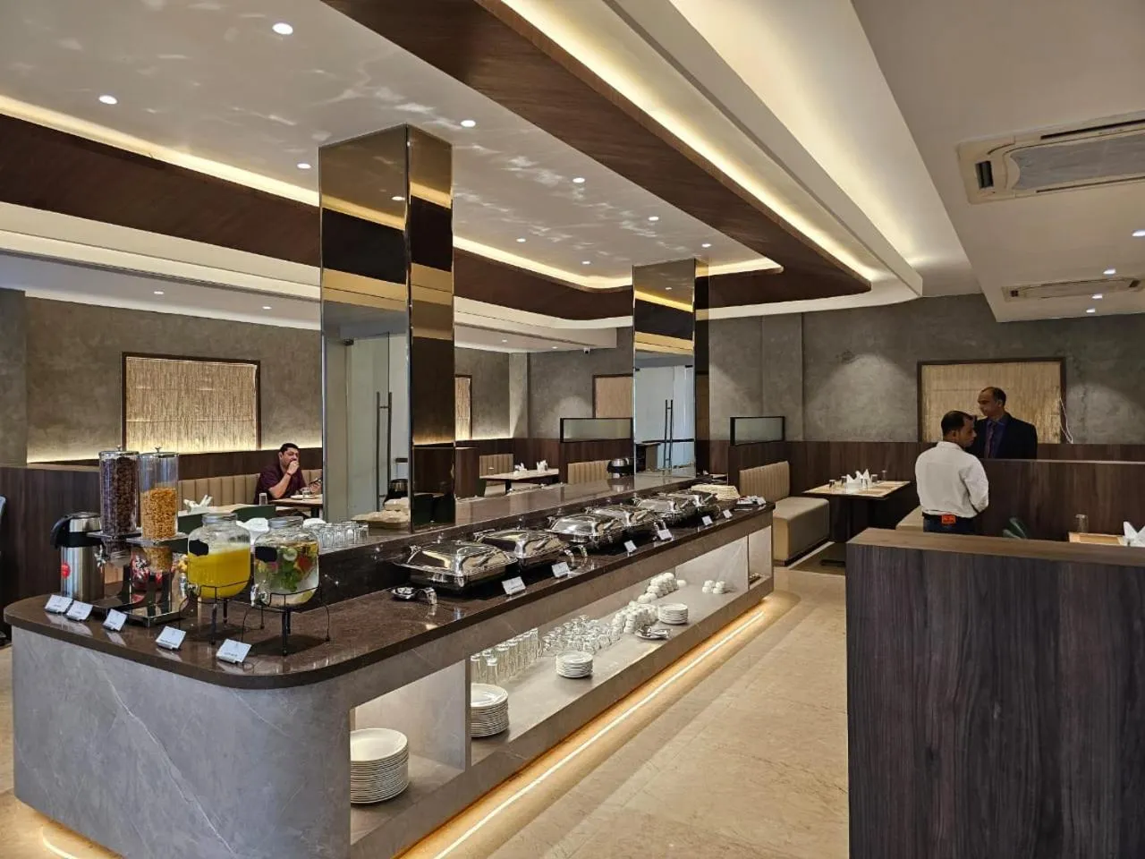 Restaurant/places to eat in Mount Manor