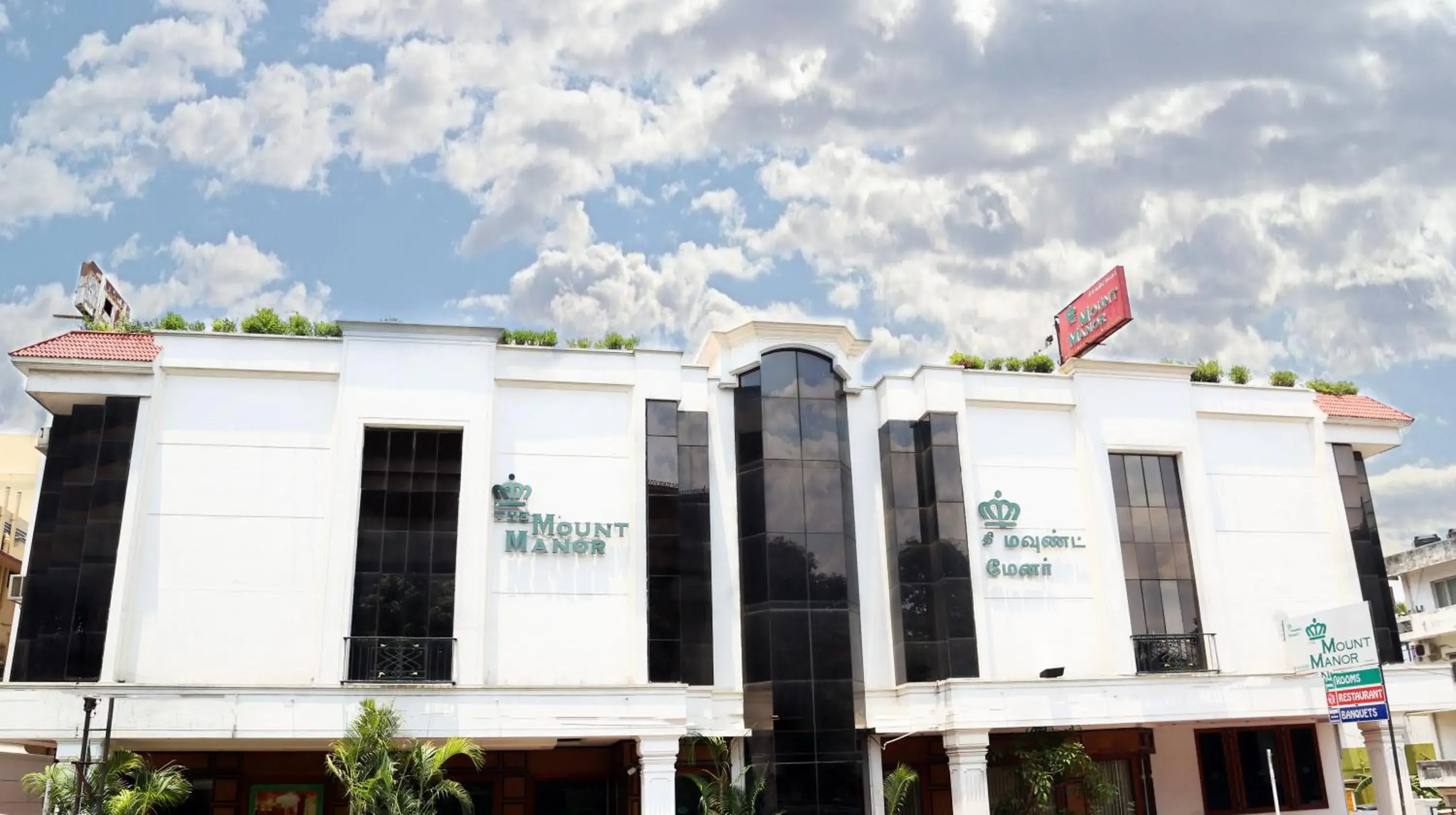 Facade/entrance in Mount Manor Facade/entrance in Mount Manor