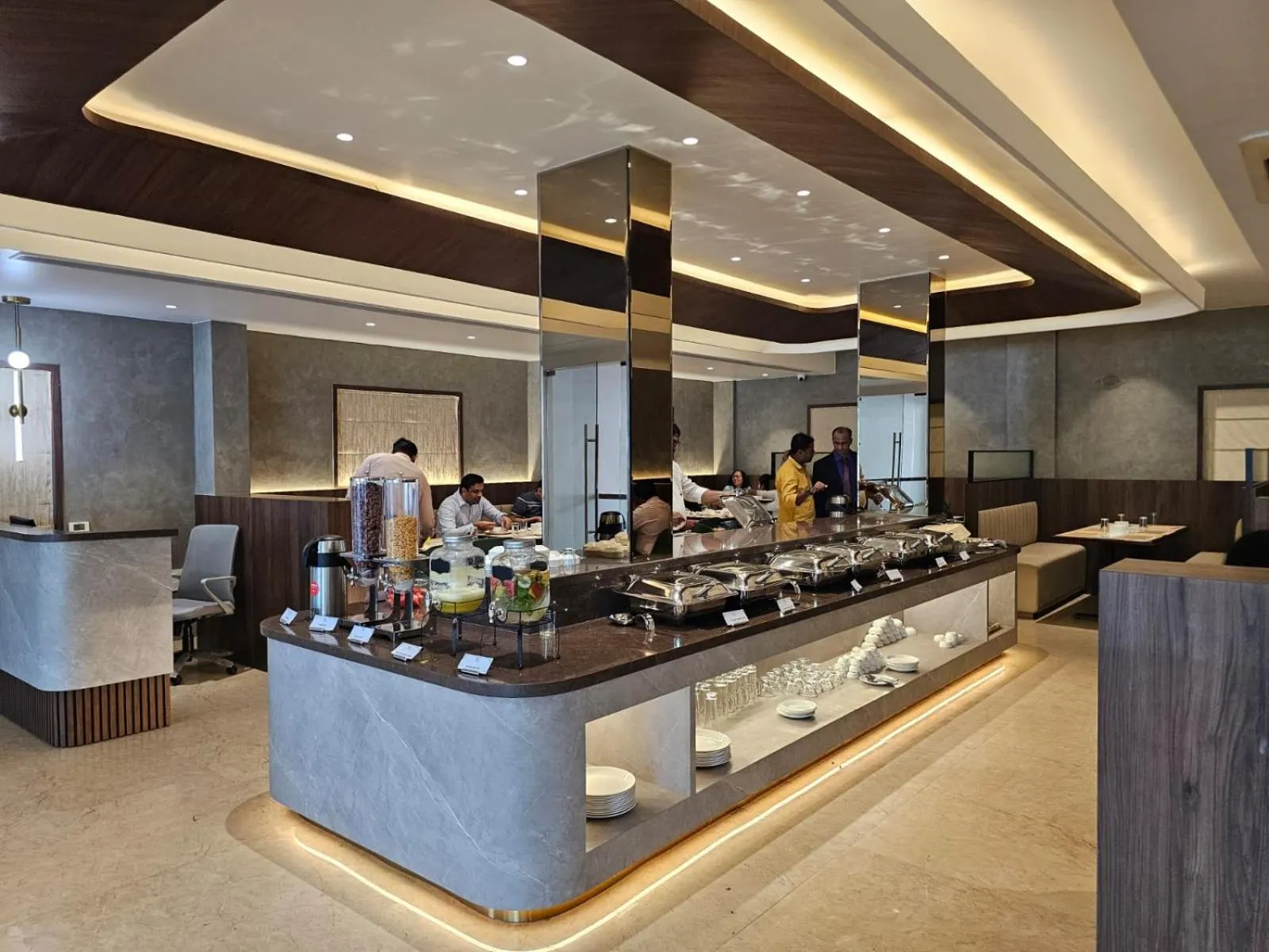 Restaurant/places to eat in Mount Manor