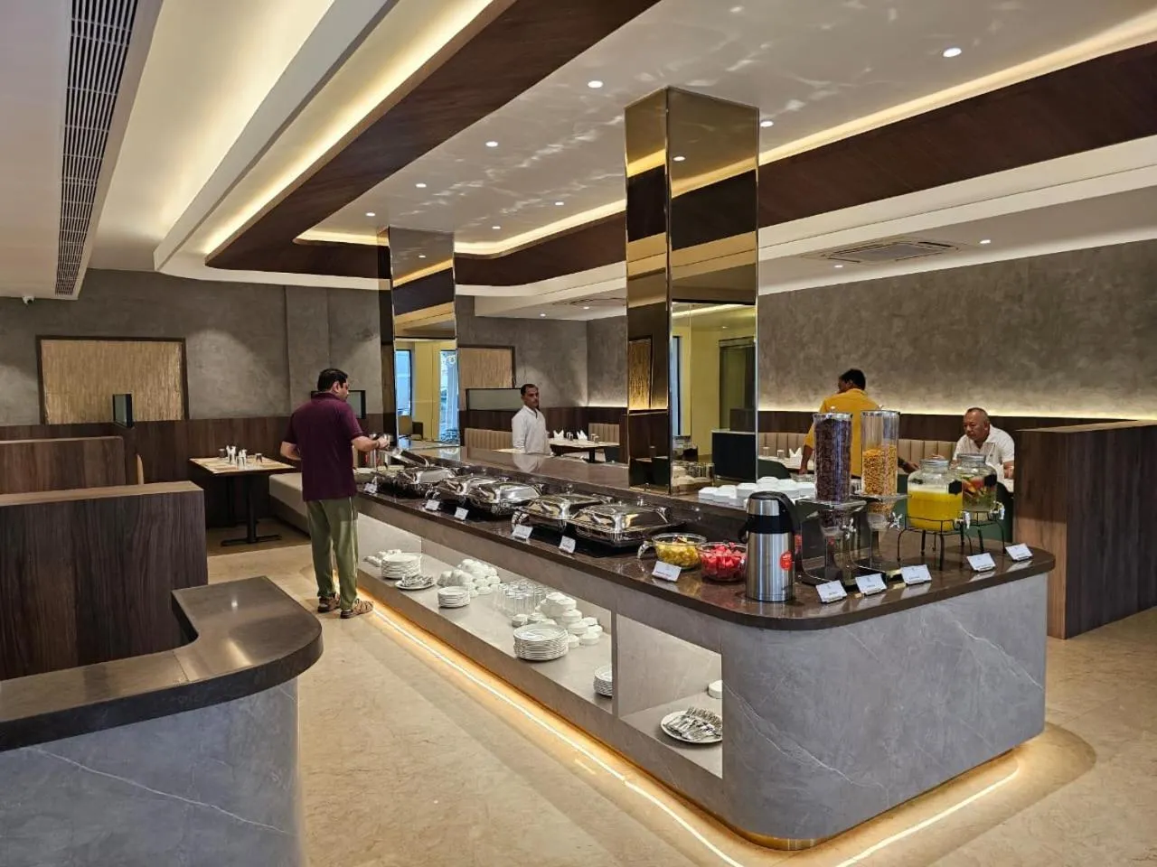 Restaurant/places to eat in Mount Manor