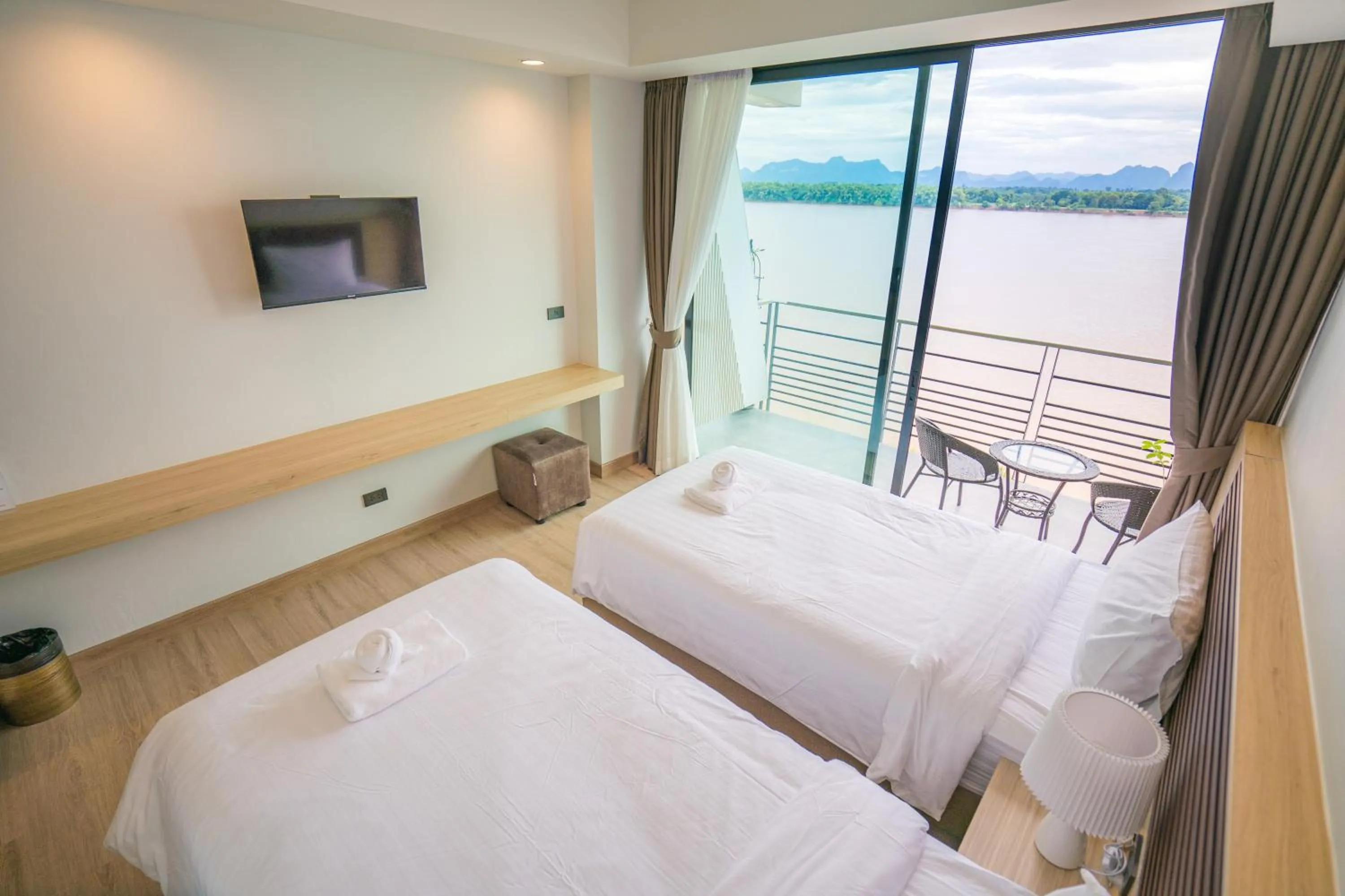 Bed in Mekong pano villa