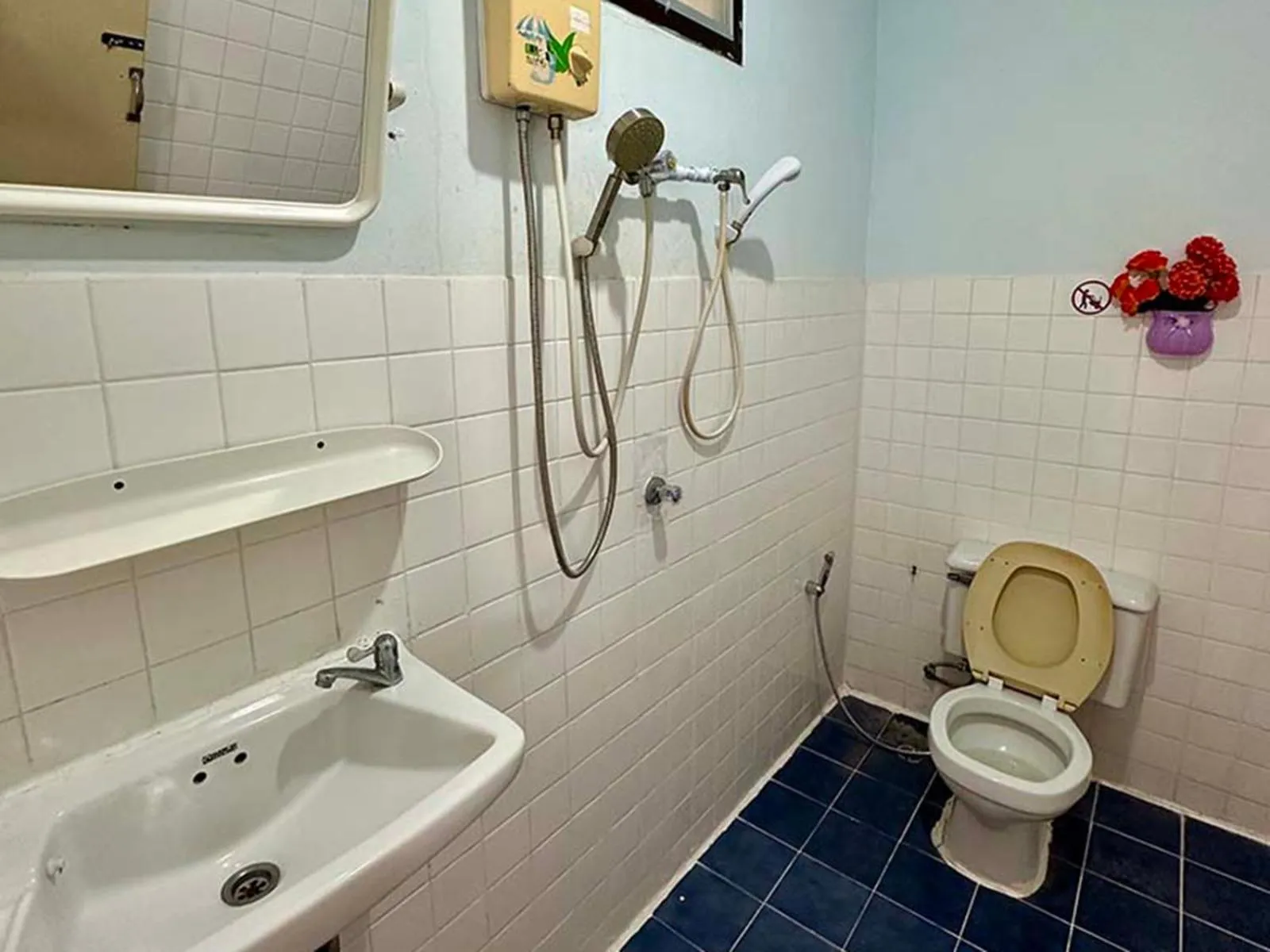 Bathroom in Sea View Jomtien Guest House