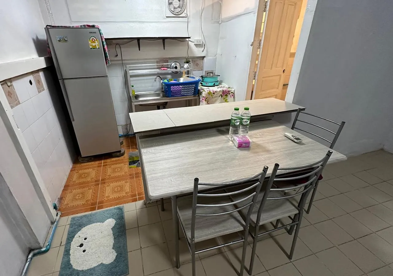 Kitchen or kitchenette in Sea View Jomtien Guest House