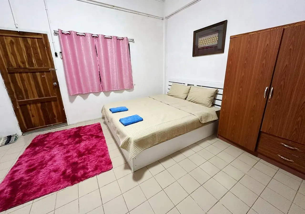 Photo of the whole room, Bed in Sea View Jomtien Guest House Photo of the whole room, Bed in Sea View Jomtien Guest House