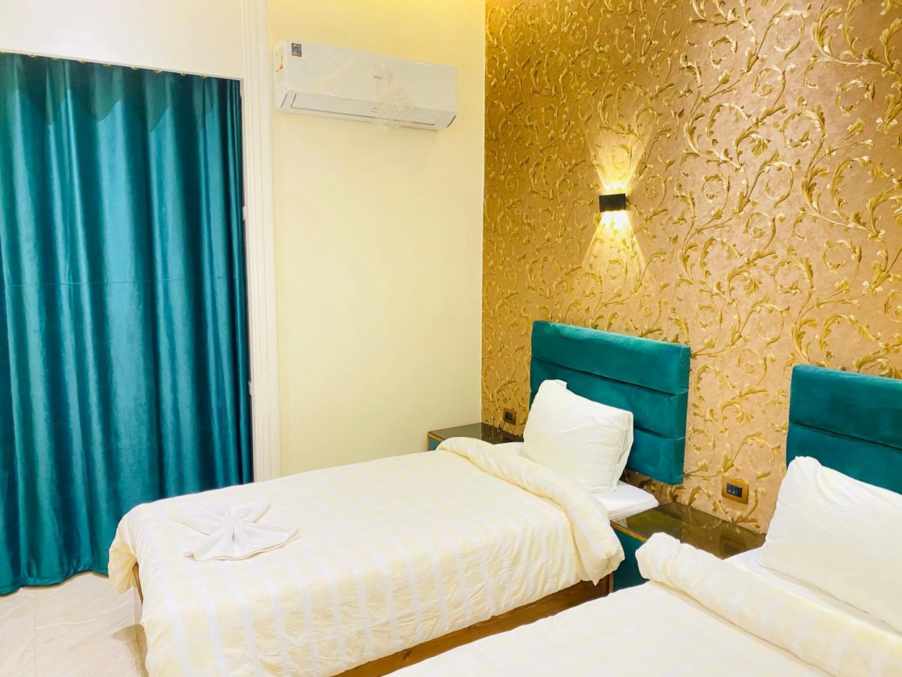 Bed in Hotel Richmond Down Town