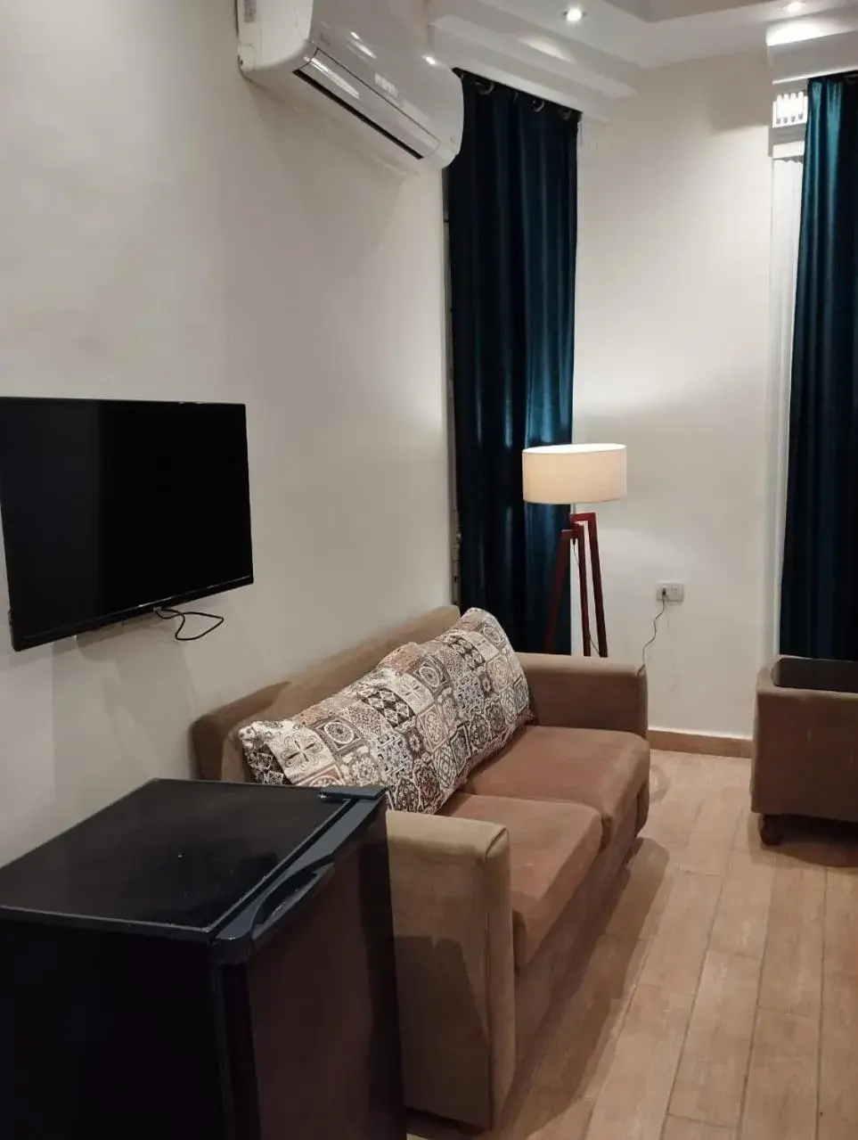 Communal lounge/ TV room in Hotel Richmond Down Town Communal lounge/ TV room in Hotel Richmond Down Town