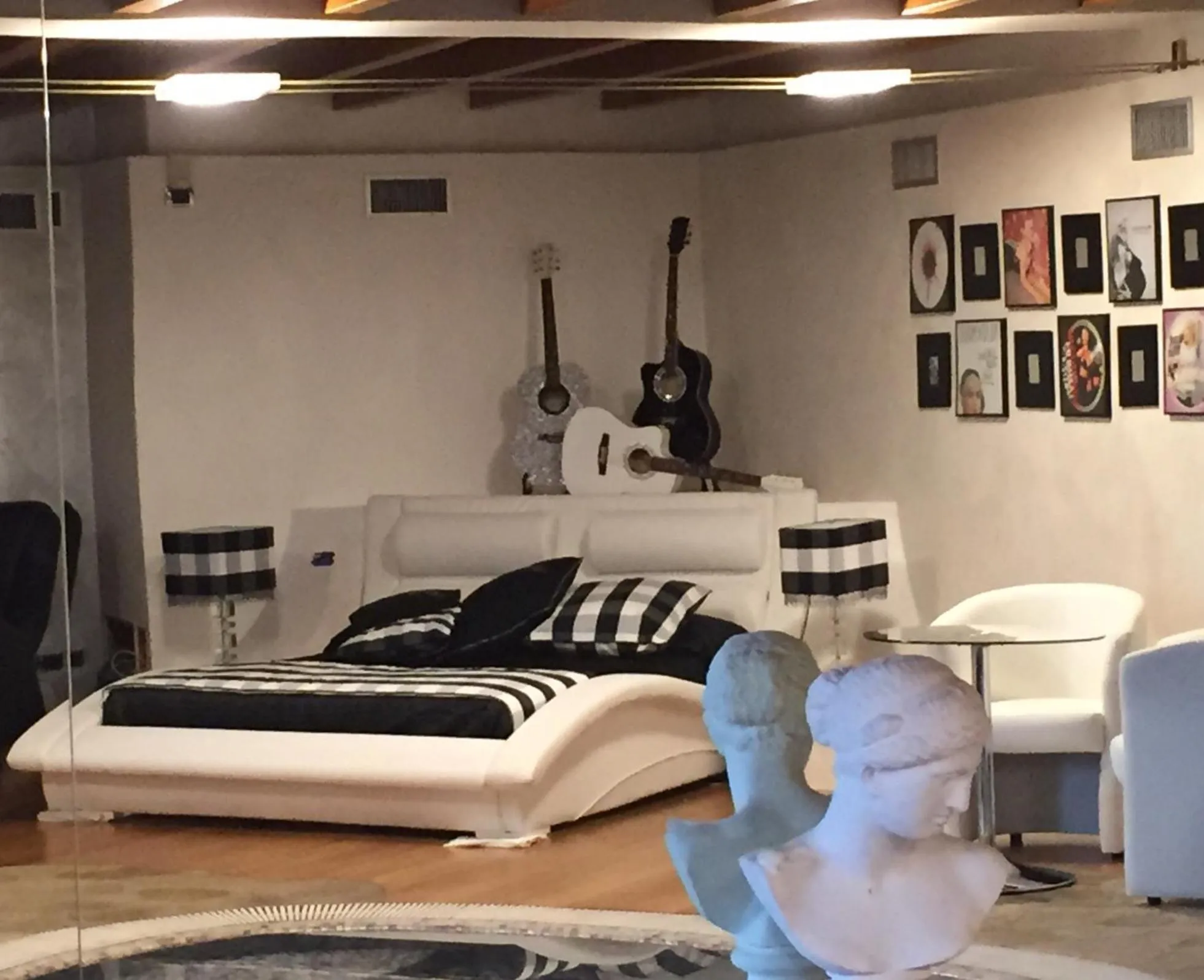 Photo of the whole room, Bed in Doremi BB Foresteria