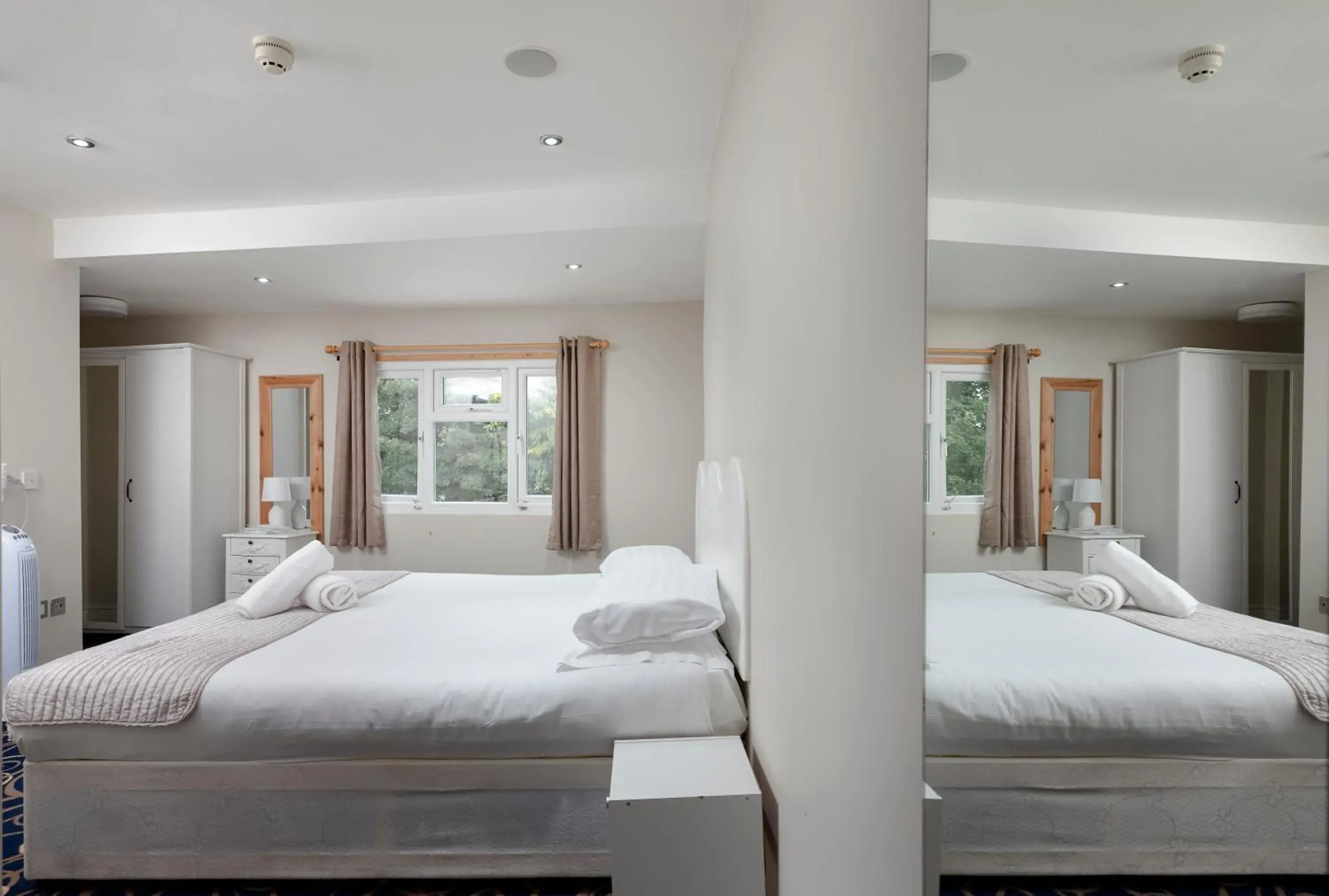 Bedroom, Bed in The R Inn Hotel Bedroom, Bed in The R Inn Hotel