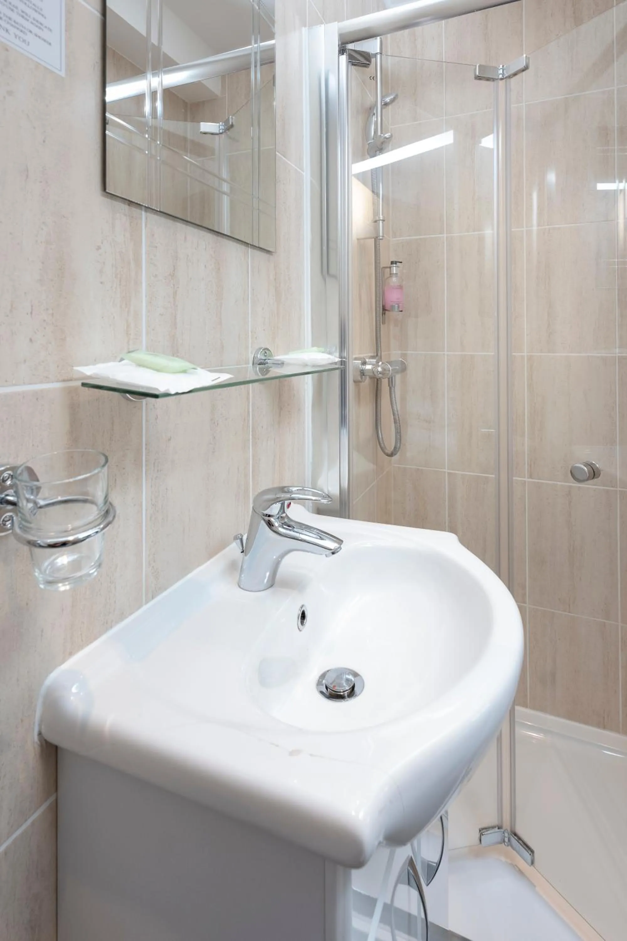 Bathroom in The R Inn Hotel