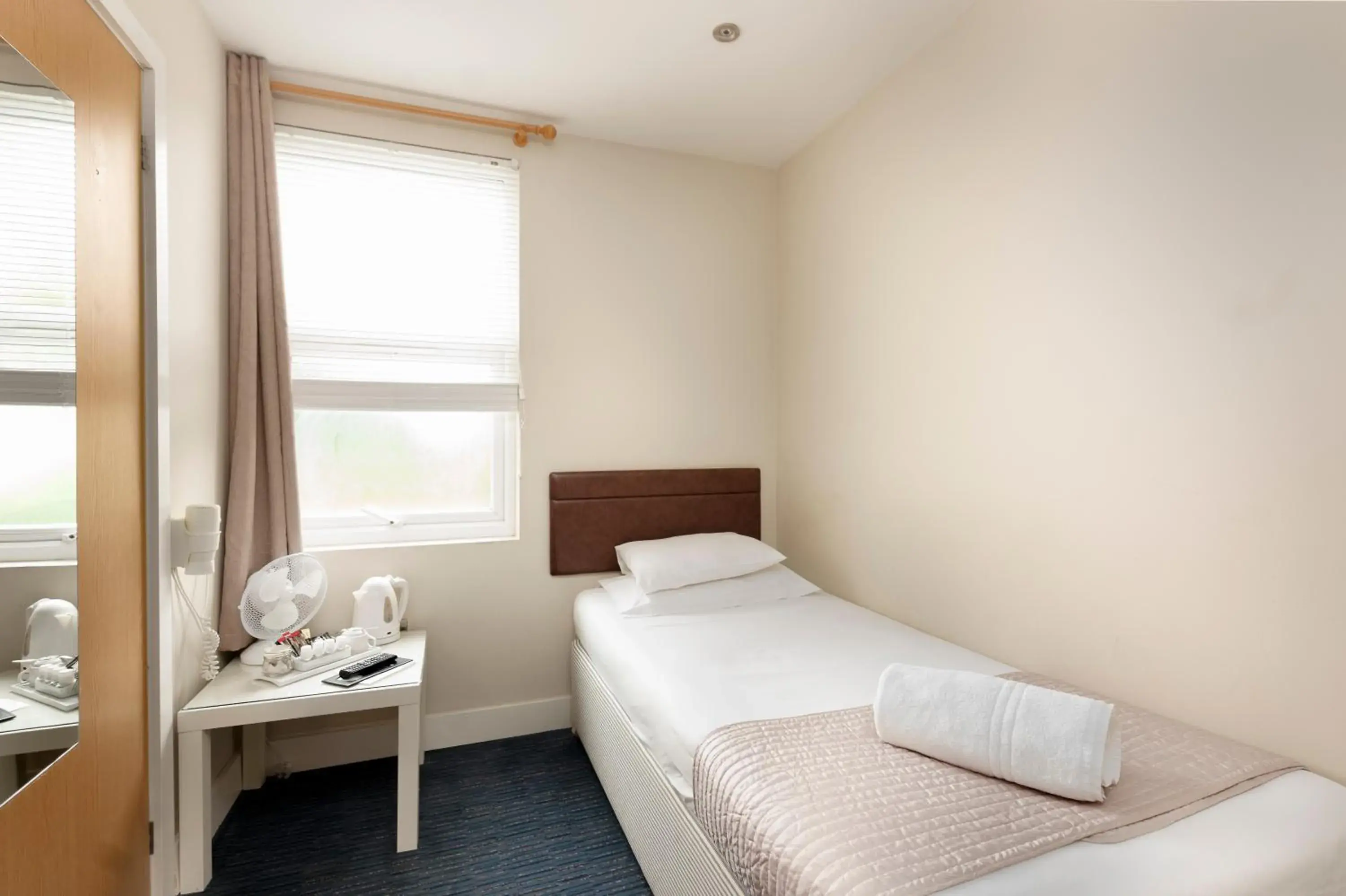 Bedroom, Bed in The R Inn Hotel Bedroom, Bed in The R Inn Hotel