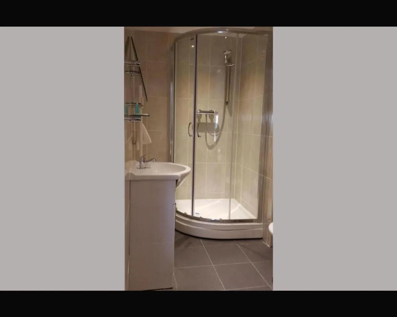 Bathroom in The R Inn Hotel