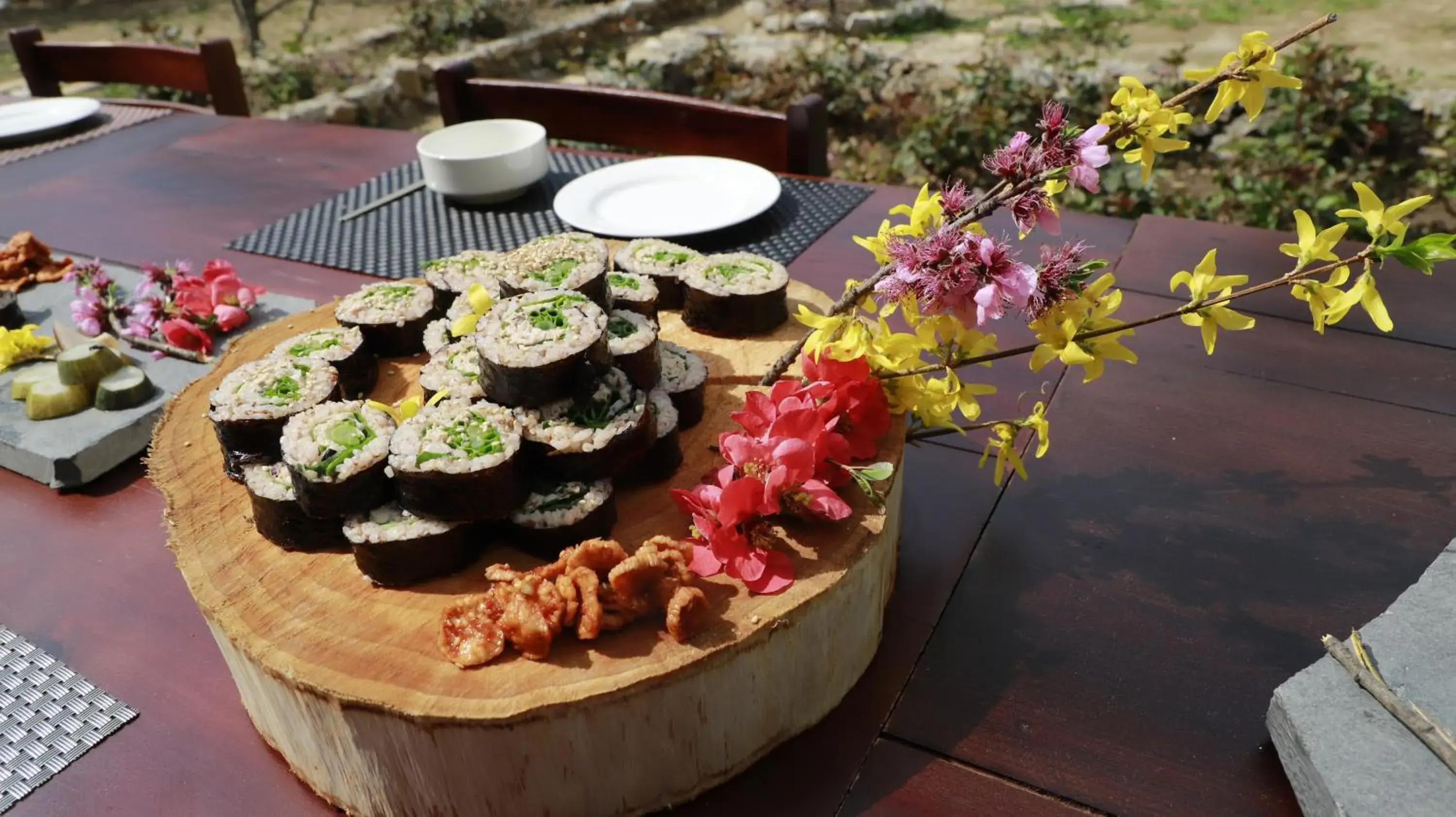 Restaurant/places to eat in Taktsangri-La Restaurant/places to eat in Taktsangri-La
