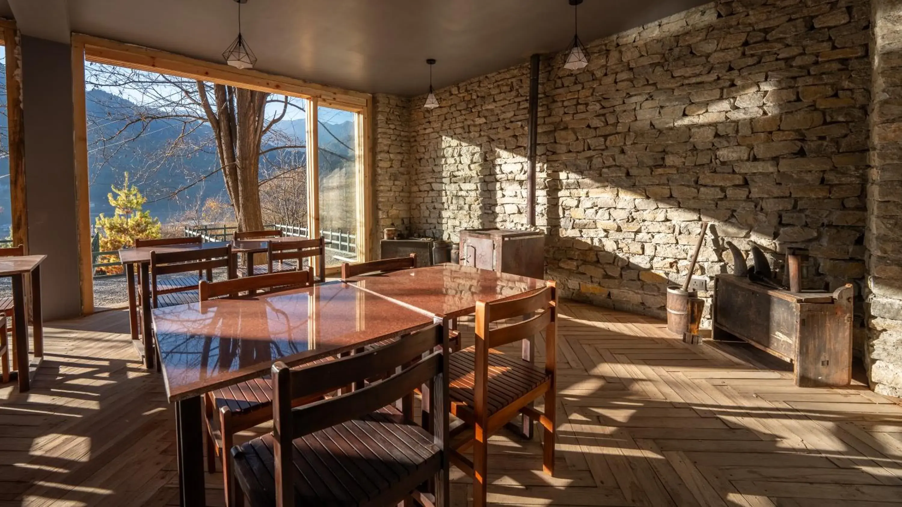 Restaurant/places to eat in Taktsangri-La Restaurant/places to eat in Taktsangri-La