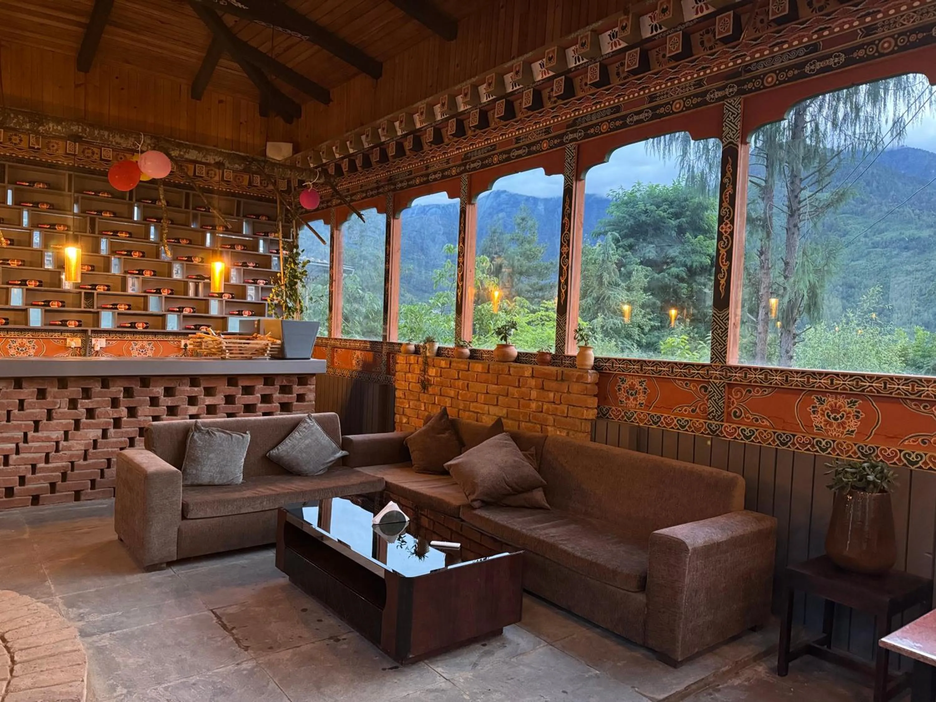 Restaurant/places to eat in Taktsangri-La