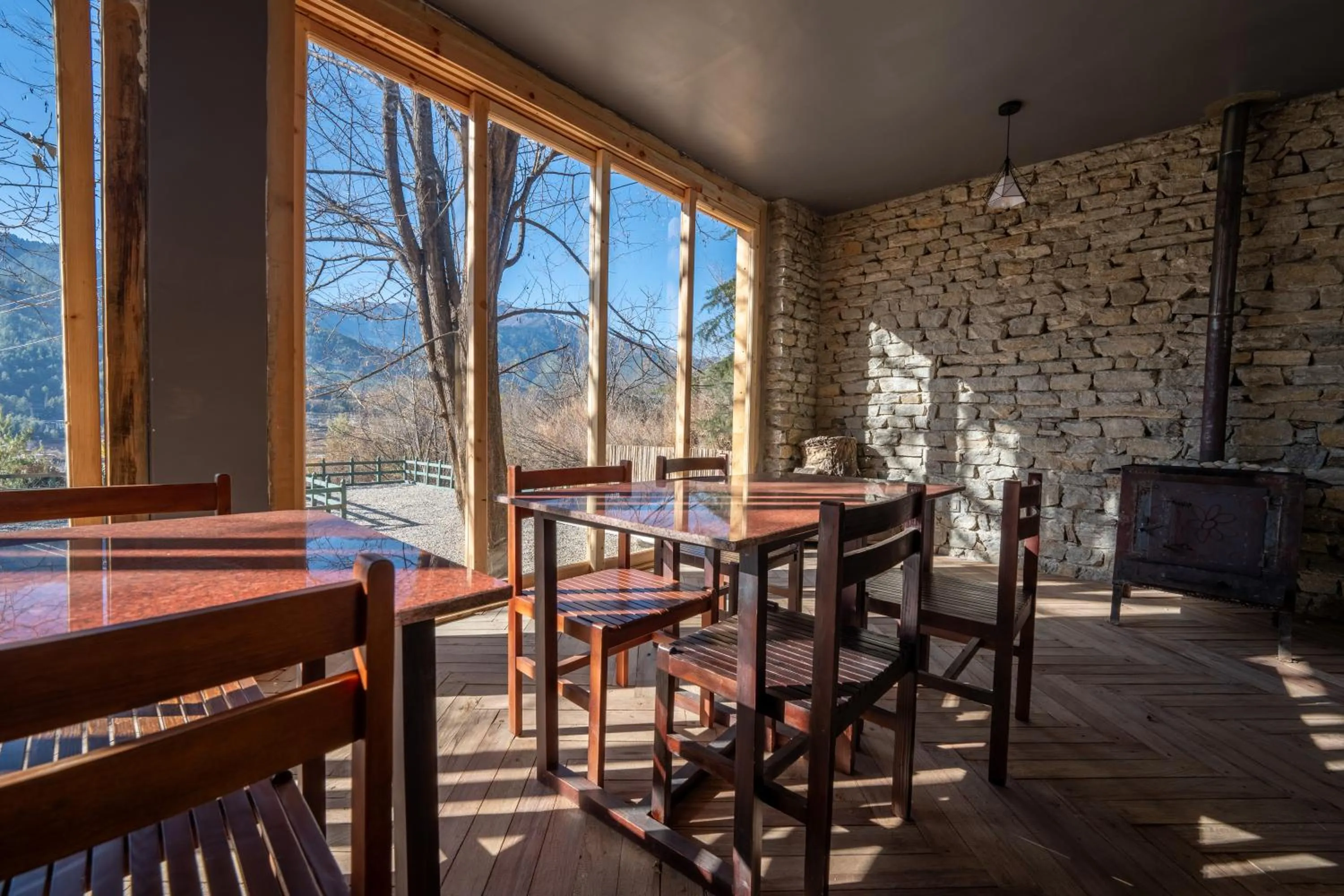 Restaurant/places to eat in Taktsangri-La