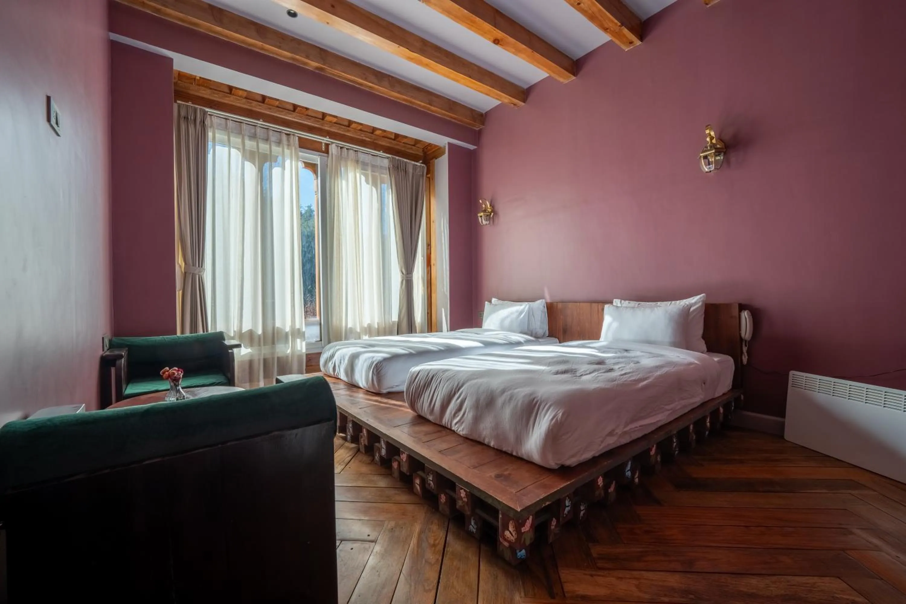 Photo of the whole room, Bed in Taktsangri-La